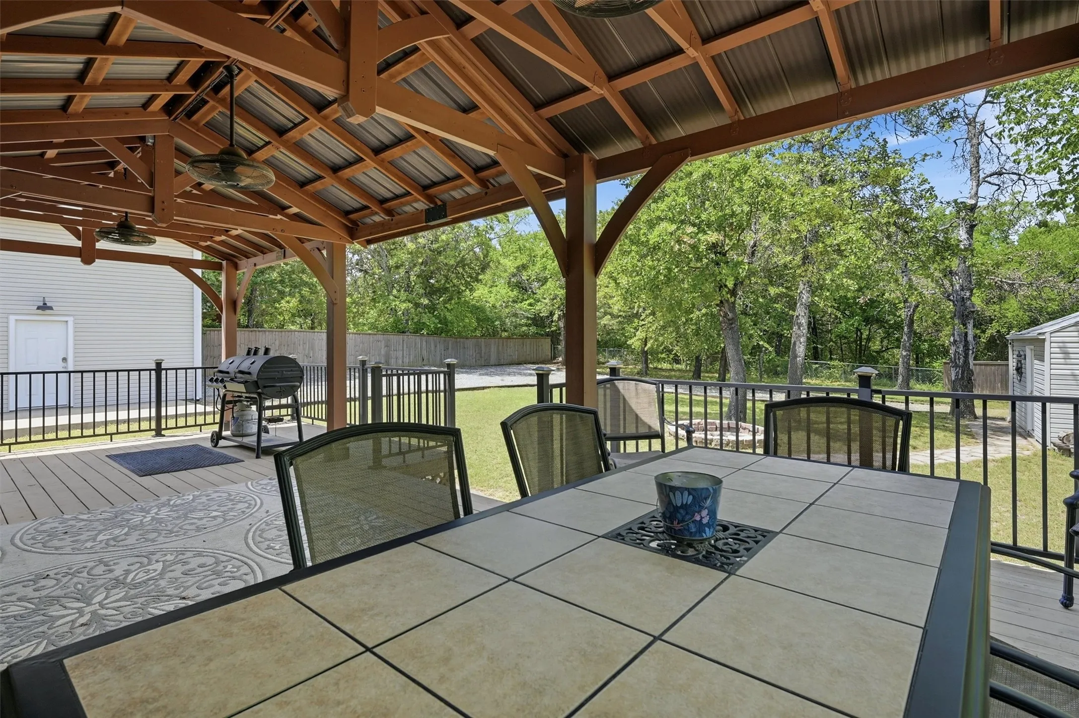 Single Family Residence For Sale in Grayson County , 212 Sunset Road, Pottsboro, Texas 75076, 4 Bedroom, 2 Bathroom, 2 Garage spaces, 2,303 Sqft, built in 2004, Price $485,000, mls#21272010, Real Estate Agent in Pottsboro, Homes For Sale in Grayson county, Homes For Sale in Pottsboro, Realtor in Pottsboro Texas, Real Estate Brokerage Independent Realty Texas, Luminita Cordes Realtor