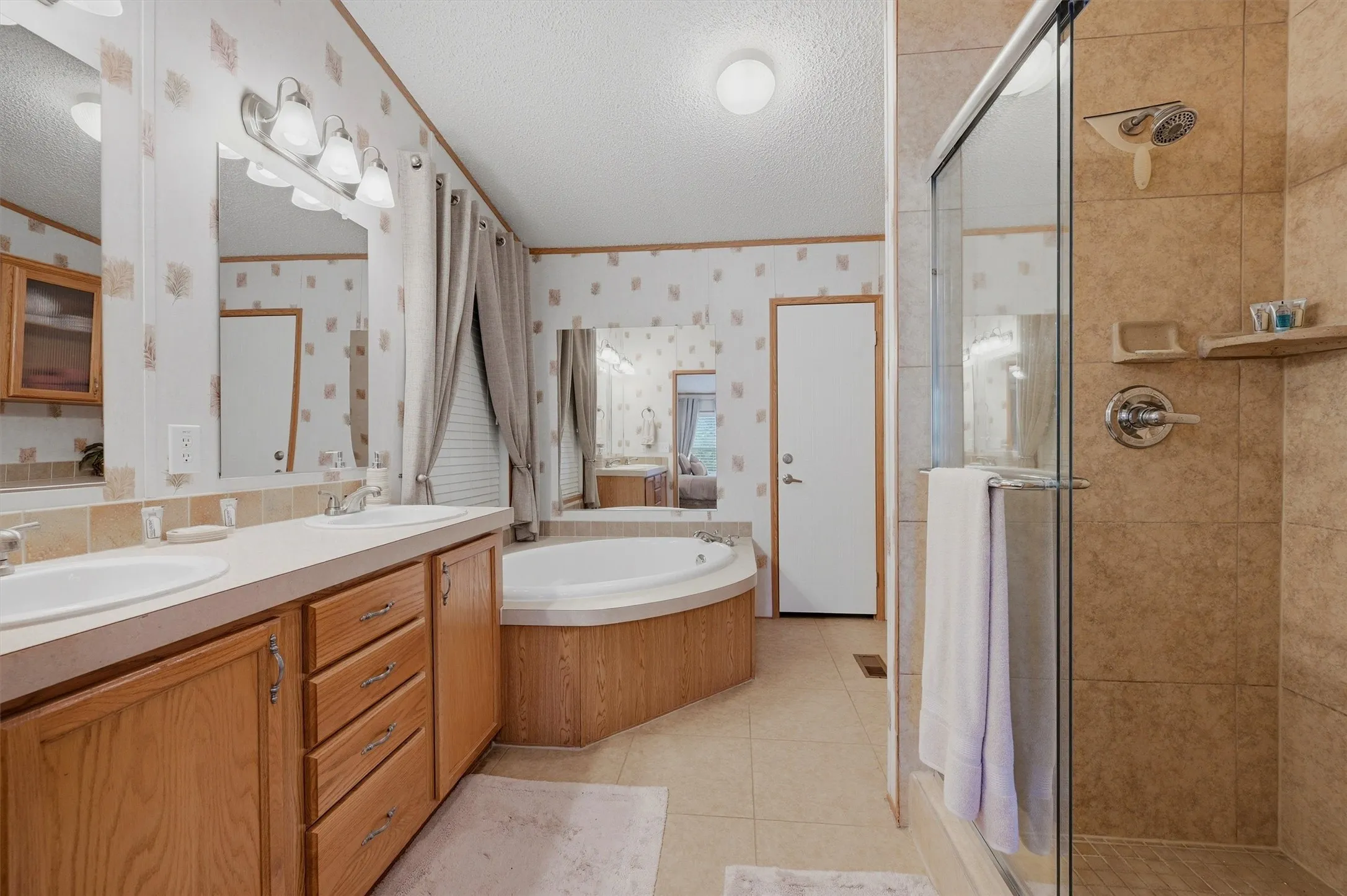 Single Family Residence For Sale in Grayson County , 212 Sunset Road, Pottsboro, Texas 75076, 4 Bedroom, 2 Bathroom, 2 Garage spaces, 2,303 Sqft, built in 2004, Price $485,000, mls#21272010, Real Estate Agent in Pottsboro, Homes For Sale in Grayson county, Homes For Sale in Pottsboro, Realtor in Pottsboro Texas, Real Estate Brokerage Independent Realty Texas, Luminita Cordes Realtor