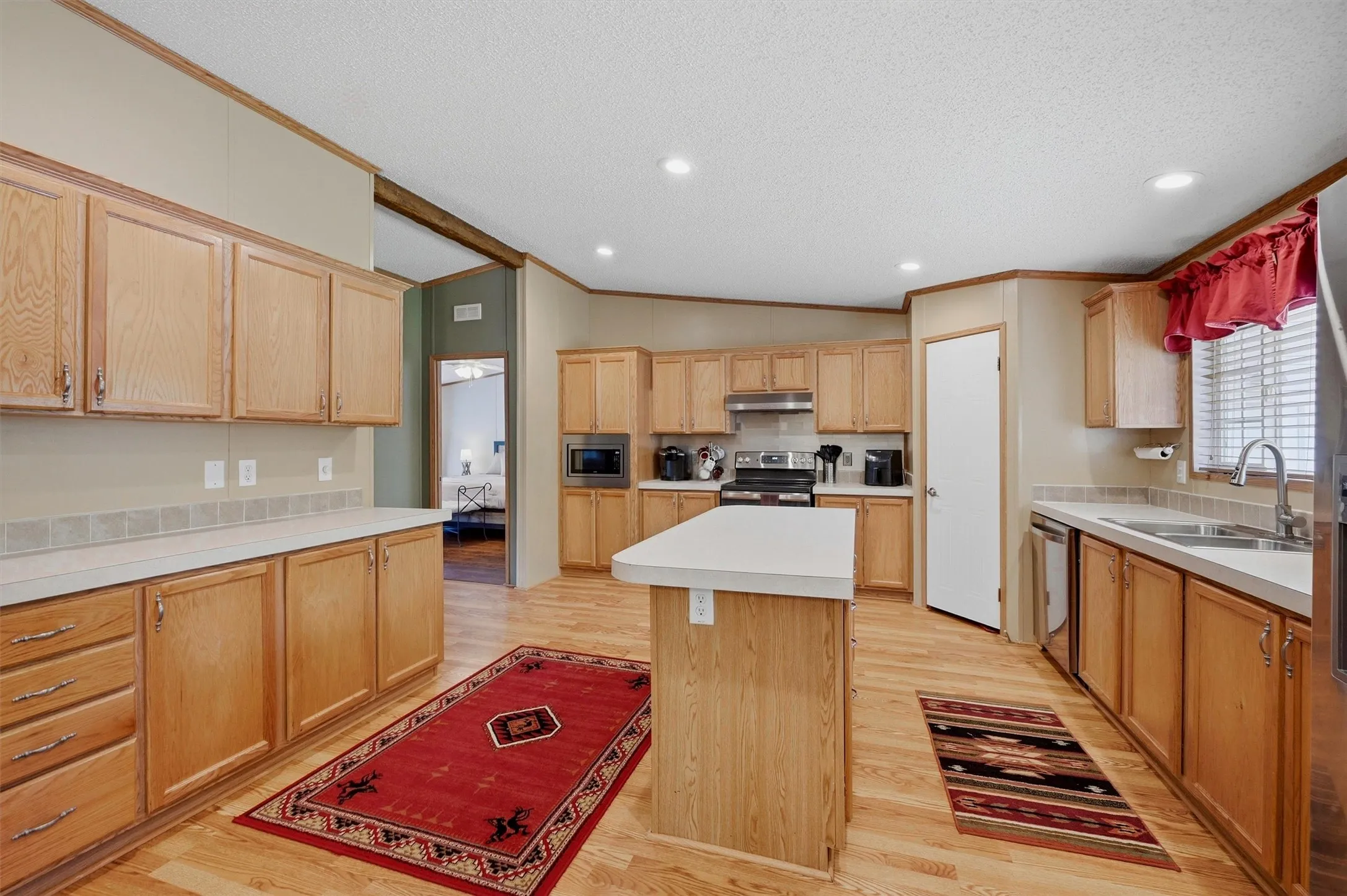 Single Family Residence For Sale in Grayson County , 212 Sunset Road, Pottsboro, Texas 75076, 4 Bedroom, 2 Bathroom, 2 Garage spaces, 2,303 Sqft, built in 2004, Price $485,000, mls#21272010, Real Estate Agent in Pottsboro, Homes For Sale in Grayson county, Homes For Sale in Pottsboro, Realtor in Pottsboro Texas, Real Estate Brokerage Independent Realty Texas, Luminita Cordes Realtor