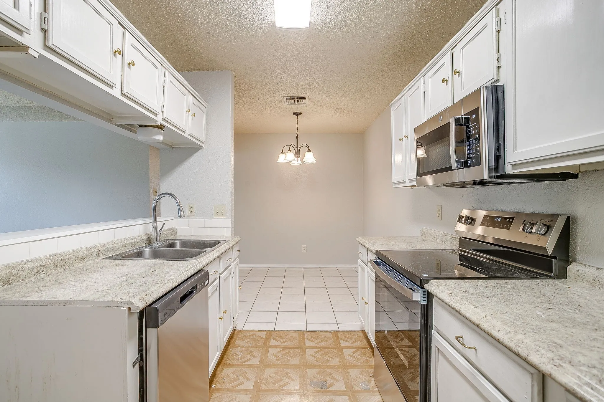 Duplex For Rent in Tarrant County , 4517 Compass Court, Fort Worth, Texas 76135, 2 Bedroom, 2 Bathroom, Garage spaces, 981 Sqft, built in 1985, mls#21271188, Real Estate Agent in Fort Worth, Homes For Rent in Tarrant county, Homes For Rent in Fort Worth, Realtor in Fort Worth Texas, Real Estate Brokerage Independent Realty Texas, Luminita Cordes Realtor