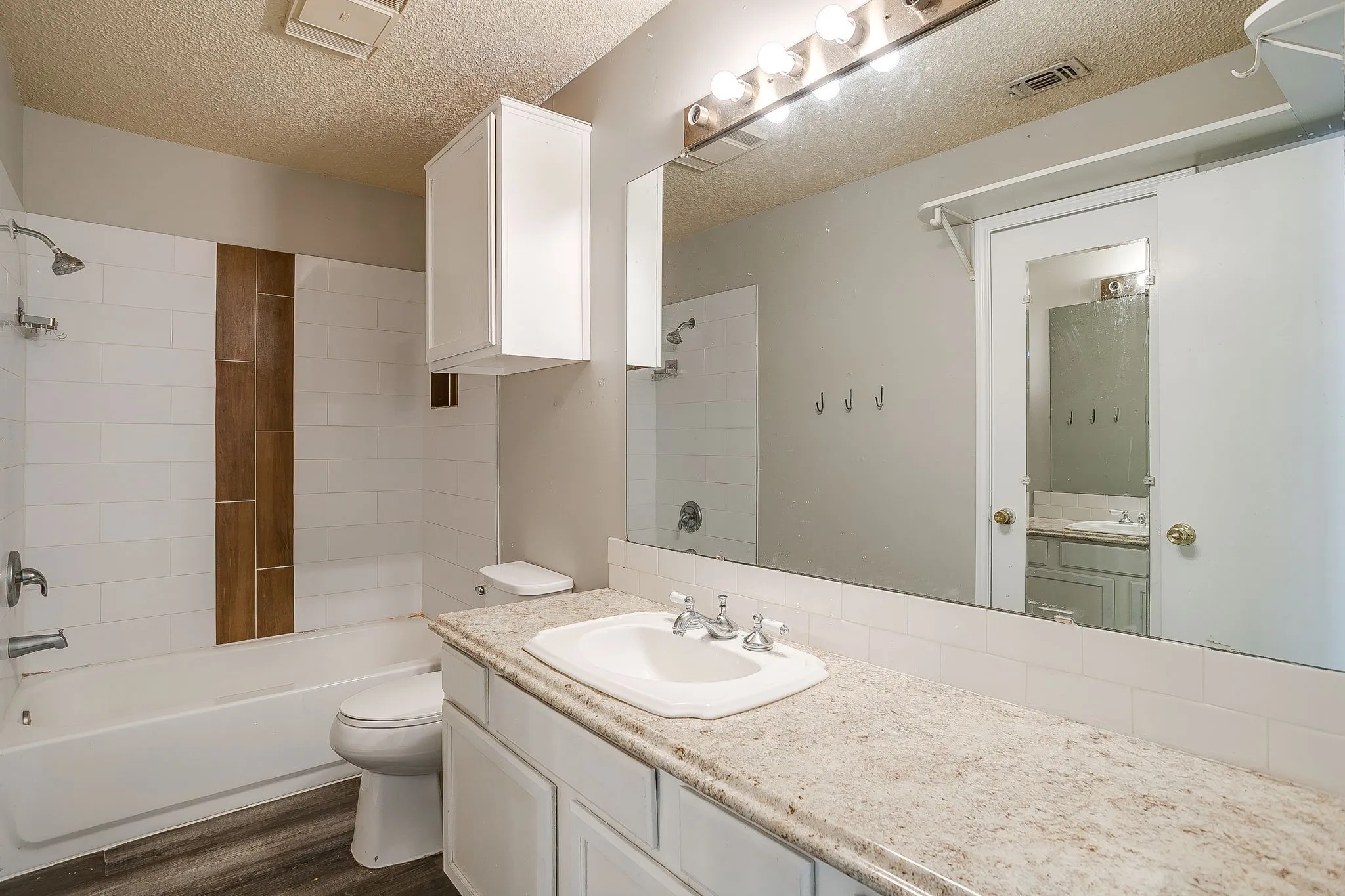 Duplex For Rent in Tarrant County , 4517 Compass Court, Fort Worth, Texas 76135, 2 Bedroom, 2 Bathroom, Garage spaces, 981 Sqft, built in 1985, mls#21271188, Real Estate Agent in Fort Worth, Homes For Rent in Tarrant county, Homes For Rent in Fort Worth, Realtor in Fort Worth Texas, Real Estate Brokerage Independent Realty Texas, Luminita Cordes Realtor