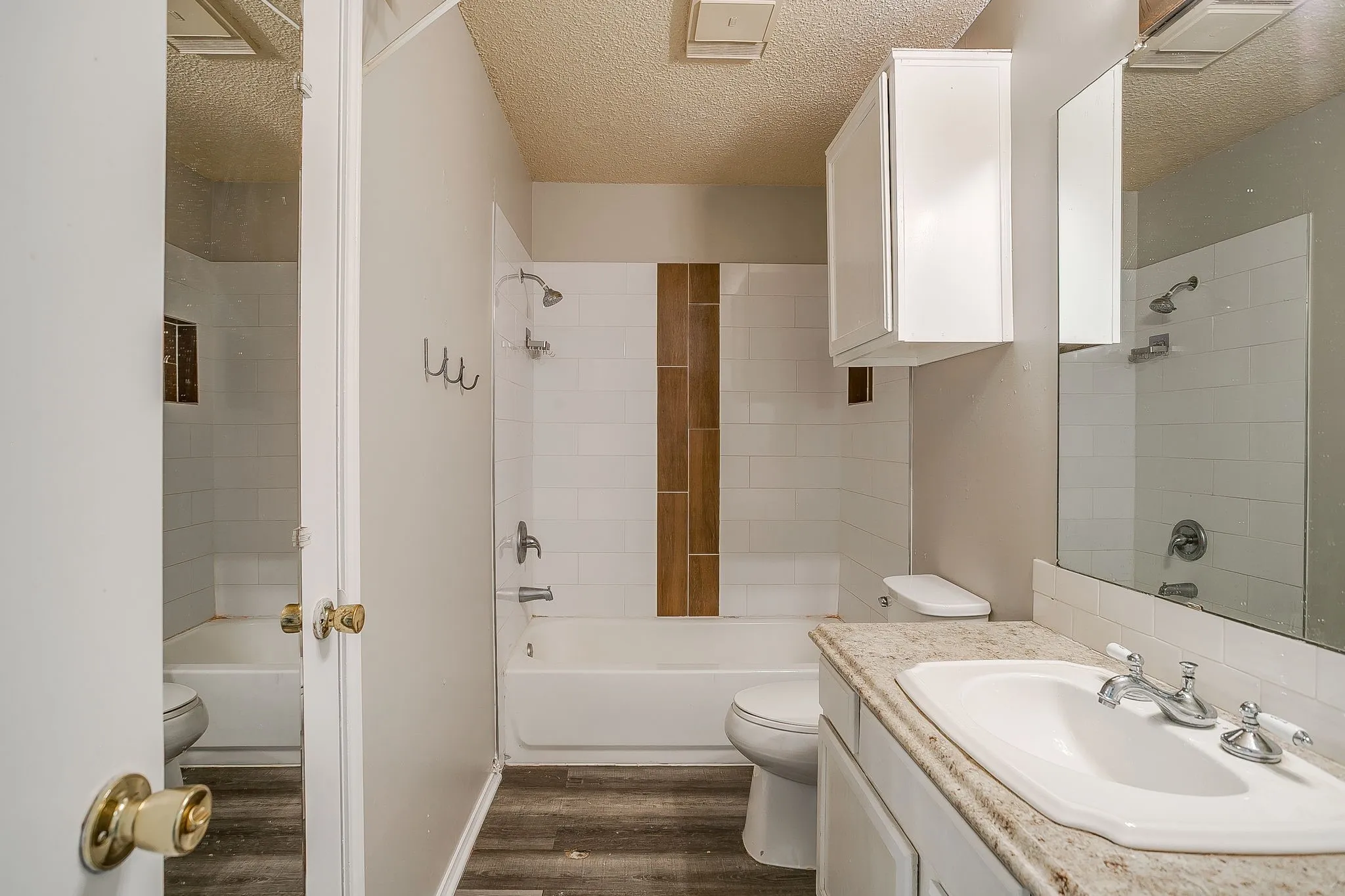 Duplex For Rent in Tarrant County , 4517 Compass Court, Fort Worth, Texas 76135, 2 Bedroom, 2 Bathroom, Garage spaces, 981 Sqft, built in 1985, mls#21271188, Real Estate Agent in Fort Worth, Homes For Rent in Tarrant county, Homes For Rent in Fort Worth, Realtor in Fort Worth Texas, Real Estate Brokerage Independent Realty Texas, Luminita Cordes Realtor