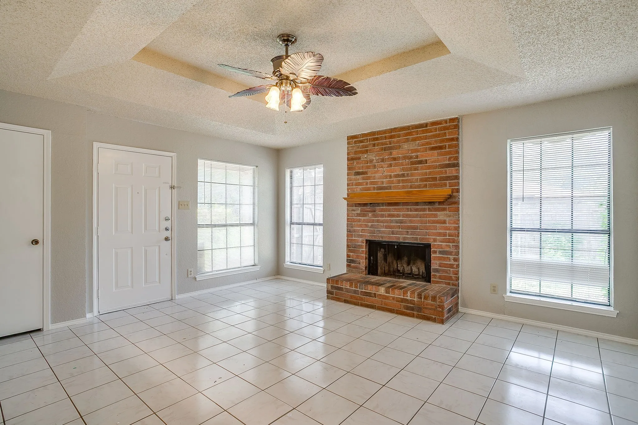 Duplex For Rent in Tarrant County , 4517 Compass Court, Fort Worth, Texas 76135, 2 Bedroom, 2 Bathroom, Garage spaces, 981 Sqft, built in 1985, mls#21271188, Real Estate Agent in Fort Worth, Homes For Rent in Tarrant county, Homes For Rent in Fort Worth, Realtor in Fort Worth Texas, Real Estate Brokerage Independent Realty Texas, Luminita Cordes Realtor