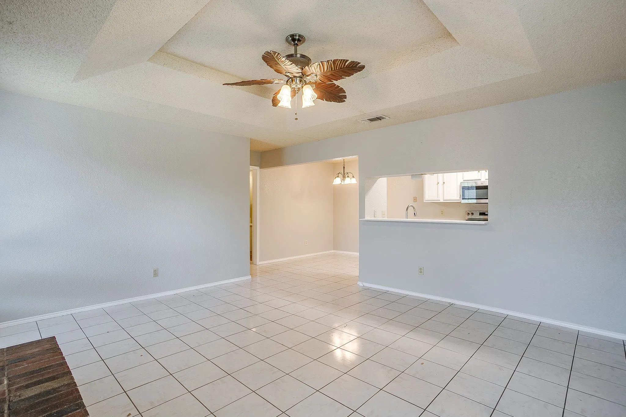 Duplex For Rent in Tarrant County , 4517 Compass Court, Fort Worth, Texas 76135, 2 Bedroom, 2 Bathroom, Garage spaces, 981 Sqft, built in 1985, mls#21271188, Real Estate Agent in Fort Worth, Homes For Rent in Tarrant county, Homes For Rent in Fort Worth, Realtor in Fort Worth Texas, Real Estate Brokerage Independent Realty Texas, Luminita Cordes Realtor
