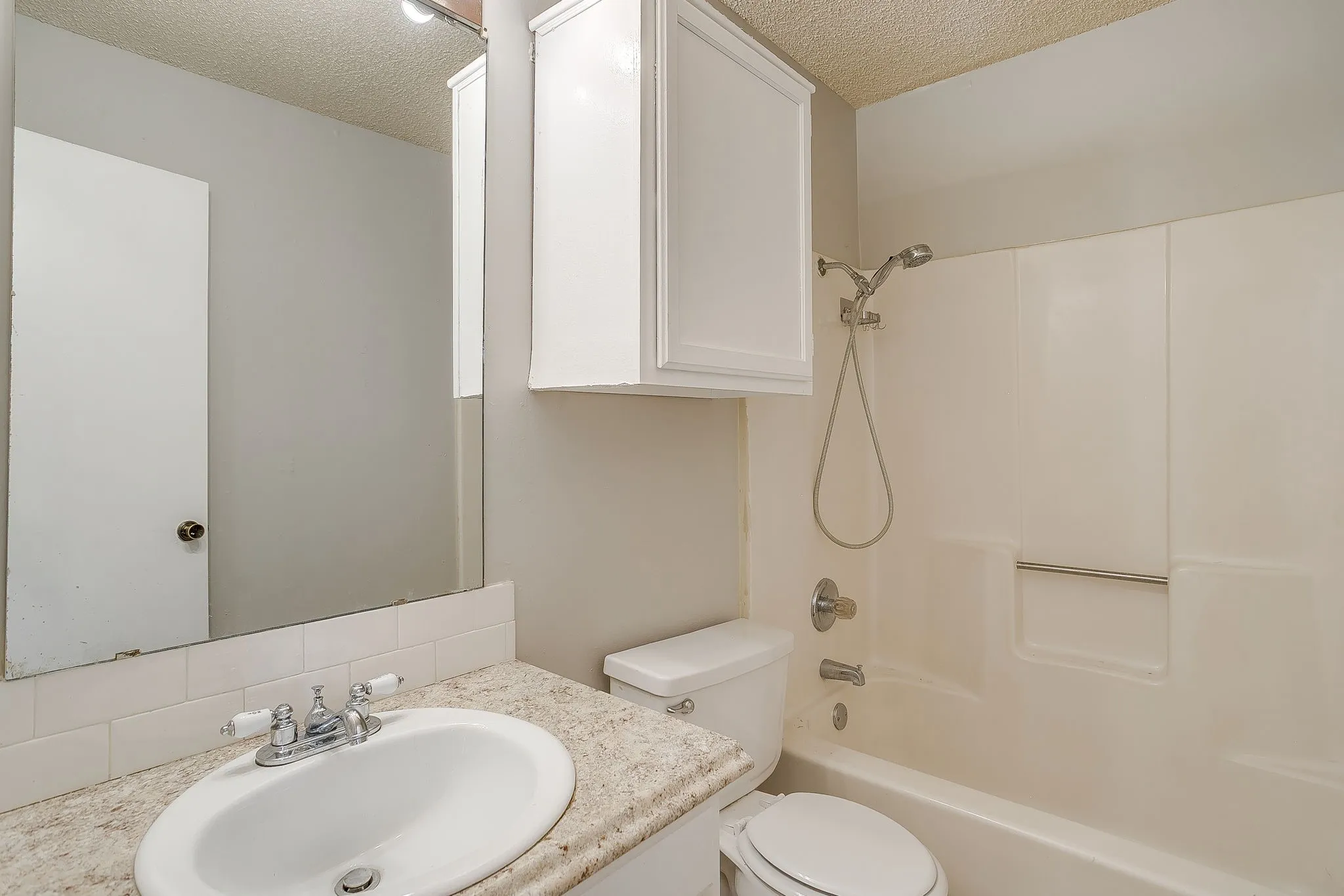 Duplex For Rent in Tarrant County , 4517 Compass Court, Fort Worth, Texas 76135, 2 Bedroom, 2 Bathroom, Garage spaces, 981 Sqft, built in 1985, mls#21271188, Real Estate Agent in Fort Worth, Homes For Rent in Tarrant county, Homes For Rent in Fort Worth, Realtor in Fort Worth Texas, Real Estate Brokerage Independent Realty Texas, Luminita Cordes Realtor