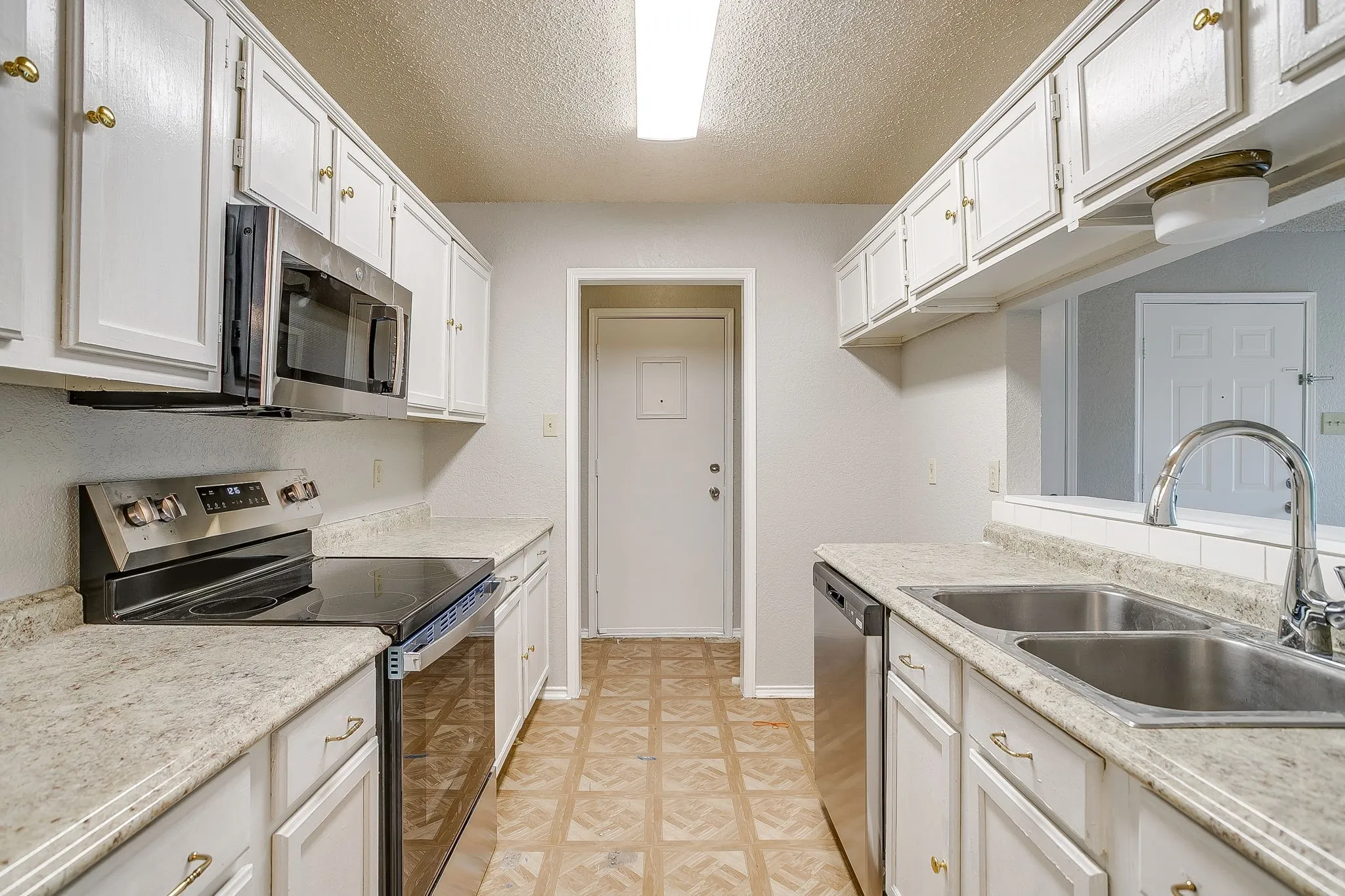 Duplex For Rent in Tarrant County , 4517 Compass Court, Fort Worth, Texas 76135, 2 Bedroom, 2 Bathroom, Garage spaces, 981 Sqft, built in 1985, mls#21271188, Real Estate Agent in Fort Worth, Homes For Rent in Tarrant county, Homes For Rent in Fort Worth, Realtor in Fort Worth Texas, Real Estate Brokerage Independent Realty Texas, Luminita Cordes Realtor