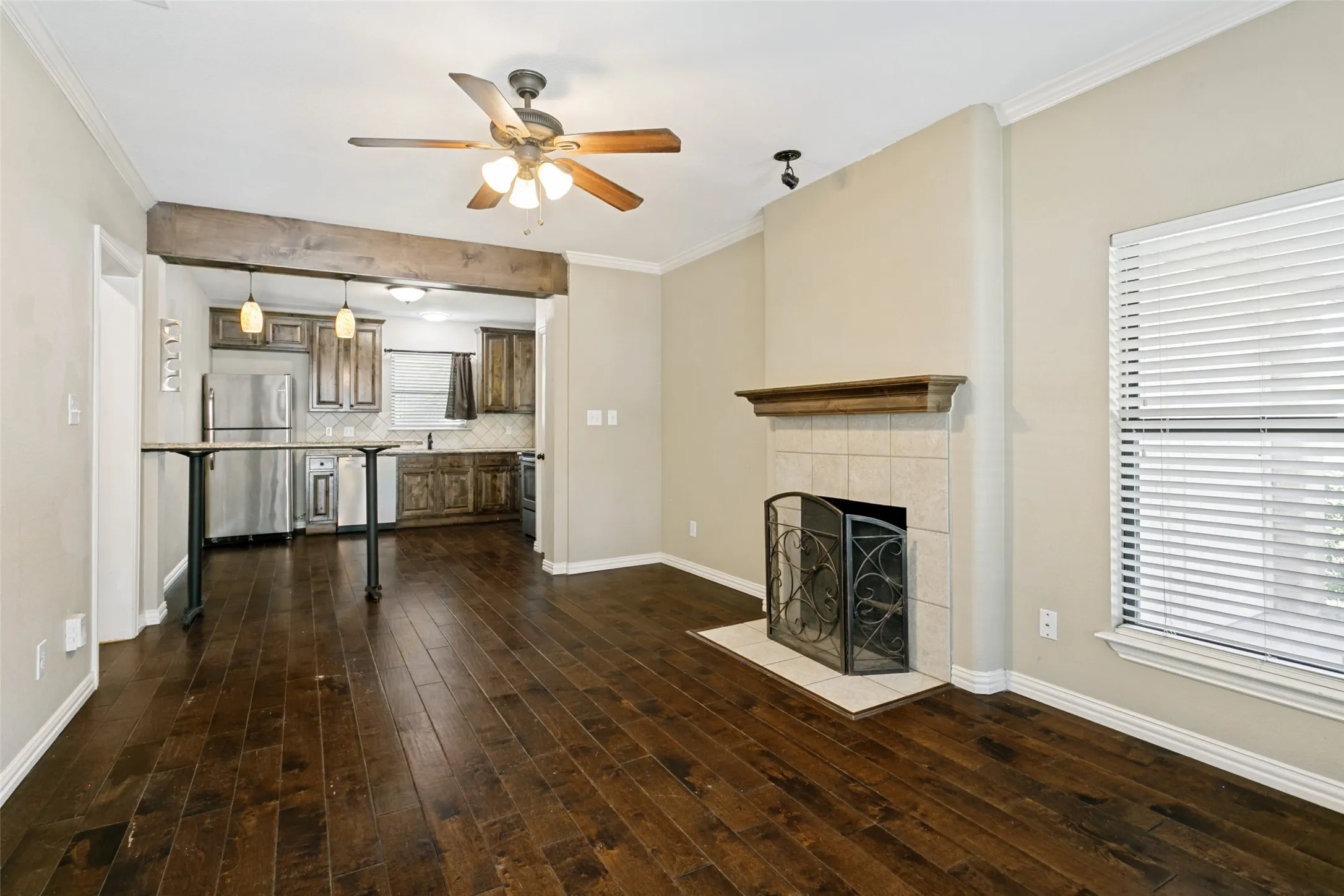 Single Family Residence For Rent in Tarrant County , 3904 Carolyn Road, Fort Worth, Texas 76109, 4 Bedroom, 2 Bathroom, Garage spaces, 1,266 Sqft, built in 1948, mls#21273470, Real Estate Agent in Fort Worth, Homes For Rent in Tarrant county, Homes For Rent in Fort Worth, Realtor in Fort Worth Texas, Real Estate Brokerage Independent Realty Texas, Luminita Cordes Realtor