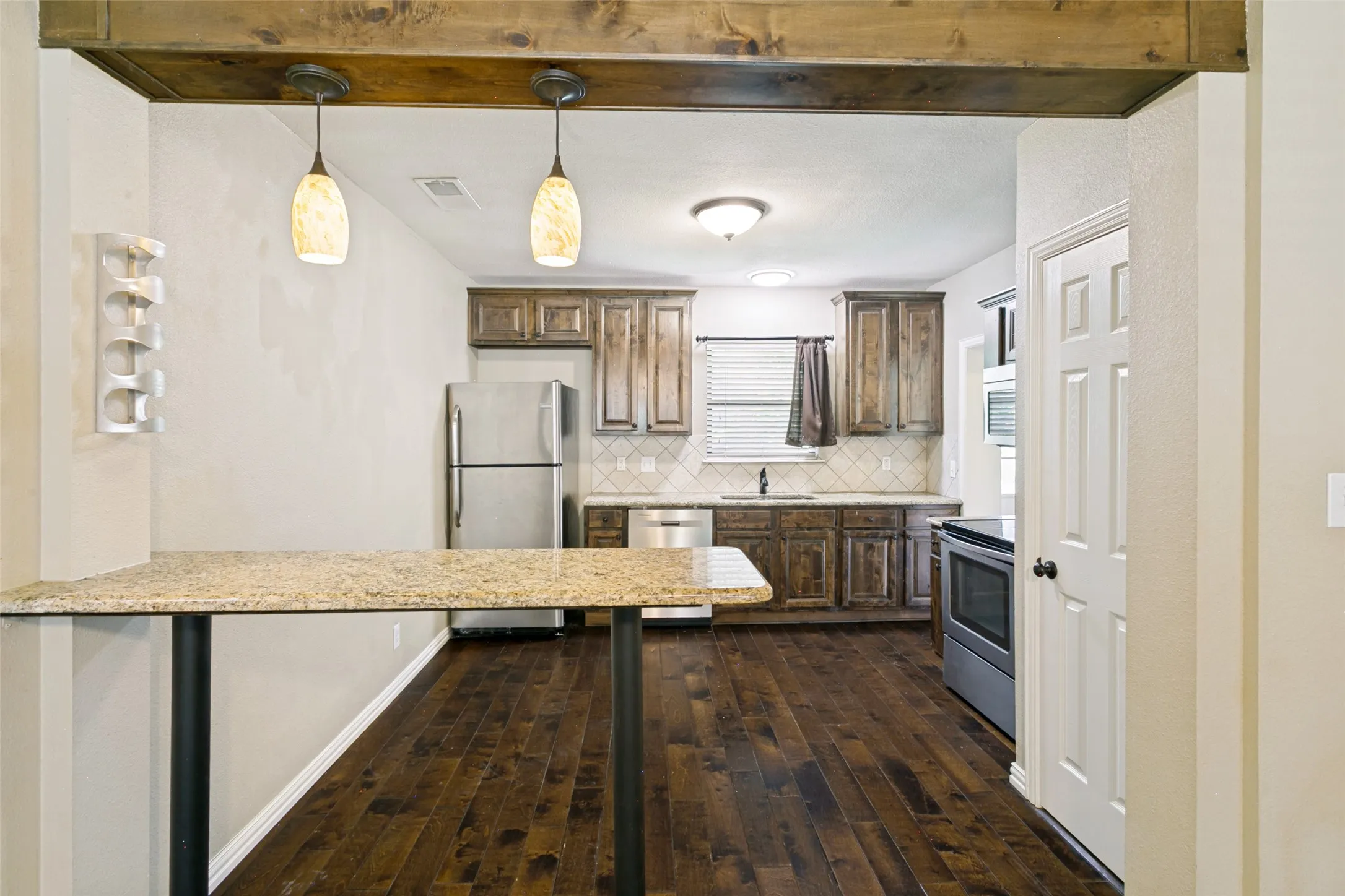 Single Family Residence For Rent in Tarrant County , 3904 Carolyn Road, Fort Worth, Texas 76109, 4 Bedroom, 2 Bathroom, Garage spaces, 1,266 Sqft, built in 1948, mls#21273470, Real Estate Agent in Fort Worth, Homes For Rent in Tarrant county, Homes For Rent in Fort Worth, Realtor in Fort Worth Texas, Real Estate Brokerage Independent Realty Texas, Luminita Cordes Realtor