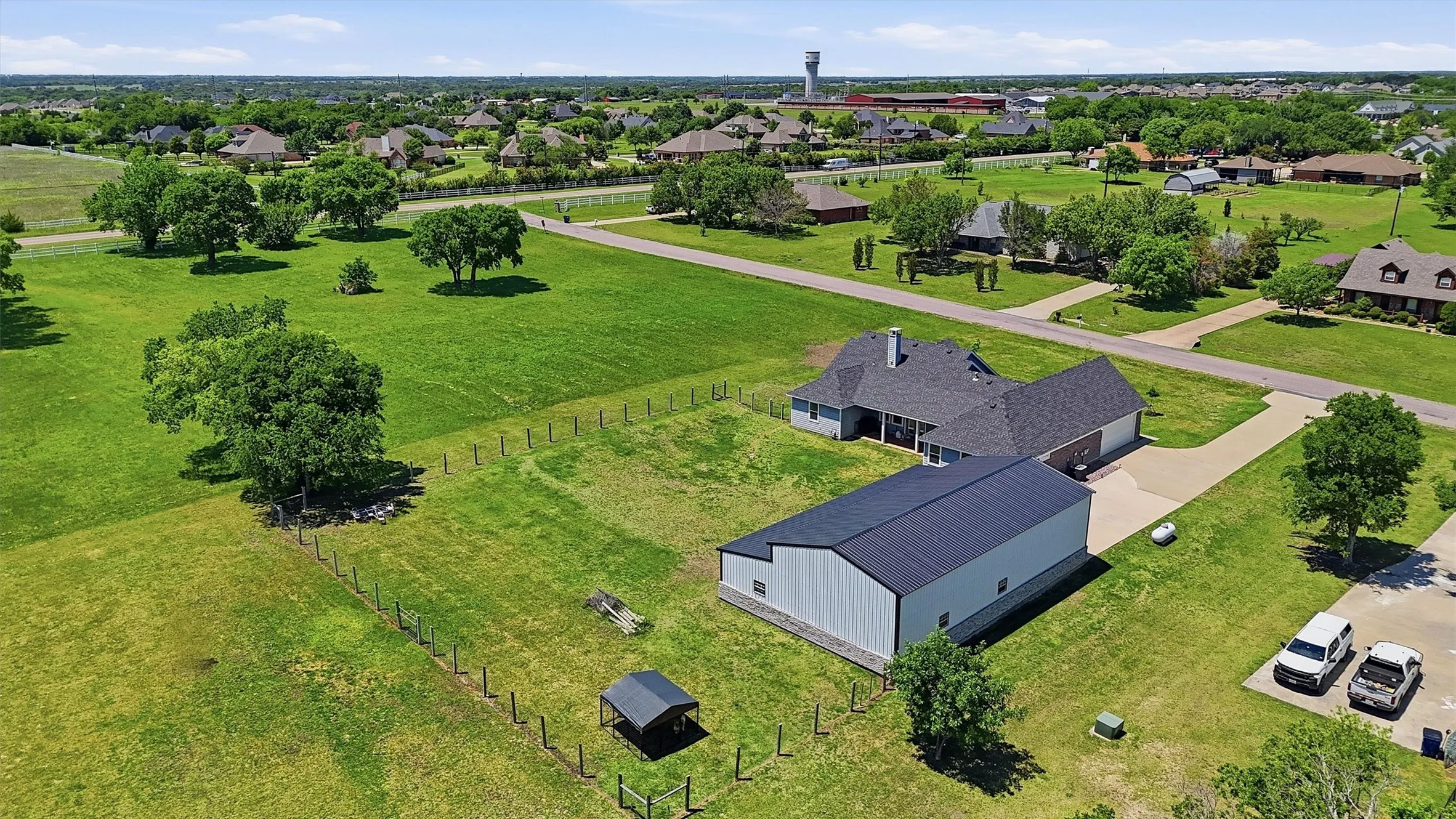 Single Family Residence For Sale in Grayson County , 662 Preakness Place Road, Van Alstyne, Texas 75495, 4 Bedrooms, 3 Bathrooms, 2 Garage spaces, 2,311 Sqft, built in 2017, Price $649,000, mls#21273473, Real Estate Agent in Van Alstyne, Homes For Sale in Grayson county, Homes For Sale in Van Alstyne, Realtor in Van Alstyne Texas, Real Estate Brokerage Independent Realty Texas, Luminita Cordes Realtor