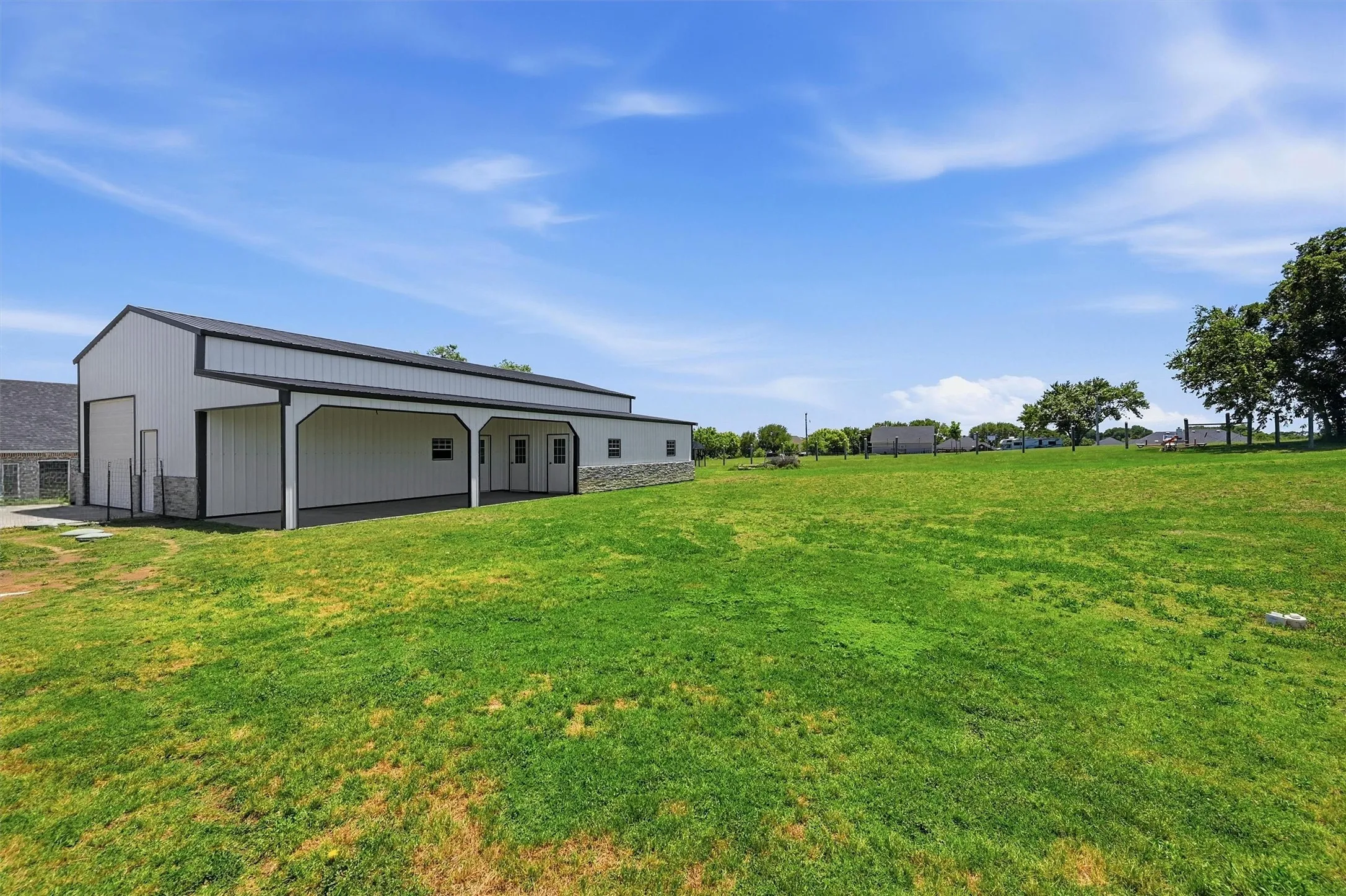 Single Family Residence For Sale in Grayson County , 662 Preakness Place Road, Van Alstyne, Texas 75495, 4 Bedrooms, 3 Bathrooms, 2 Garage spaces, 2,311 Sqft, built in 2017, Price $649,000, mls#21273473, Real Estate Agent in Van Alstyne, Homes For Sale in Grayson county, Homes For Sale in Van Alstyne, Realtor in Van Alstyne Texas, Real Estate Brokerage Independent Realty Texas, Luminita Cordes Realtor