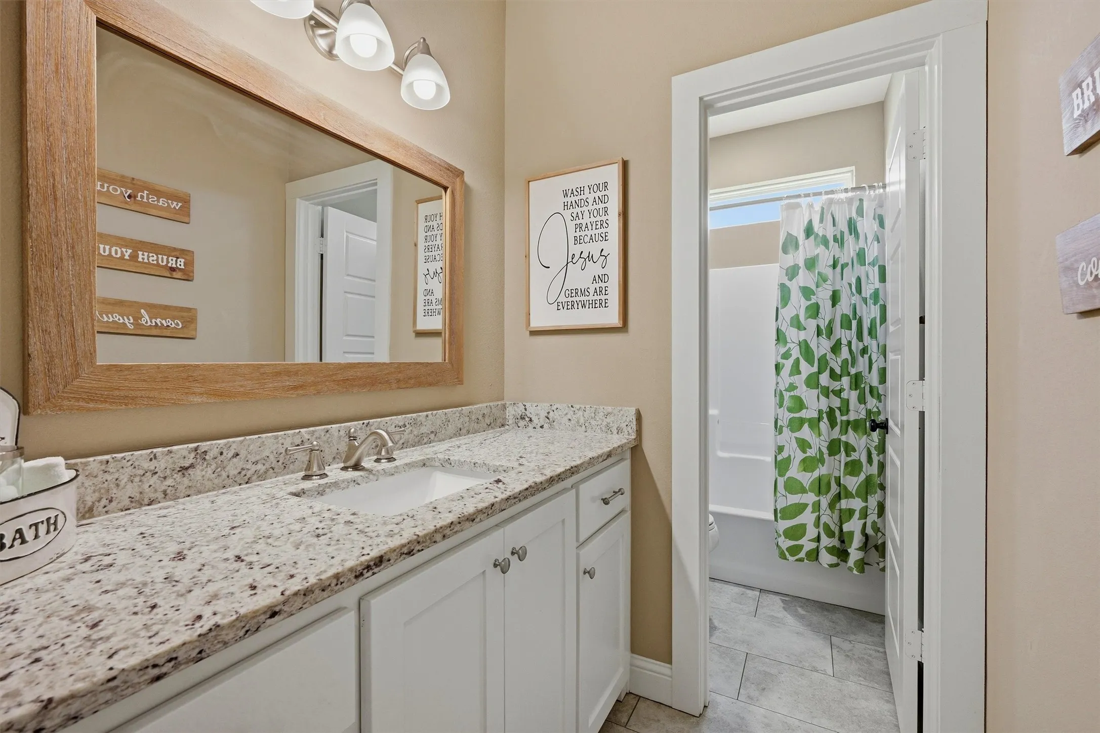 Single Family Residence For Sale in Grayson County , 662 Preakness Place Road, Van Alstyne, Texas 75495, 4 Bedrooms, 3 Bathrooms, 2 Garage spaces, 2,311 Sqft, built in 2017, Price $649,000, mls#21273473, Real Estate Agent in Van Alstyne, Homes For Sale in Grayson county, Homes For Sale in Van Alstyne, Realtor in Van Alstyne Texas, Real Estate Brokerage Independent Realty Texas, Luminita Cordes Realtor