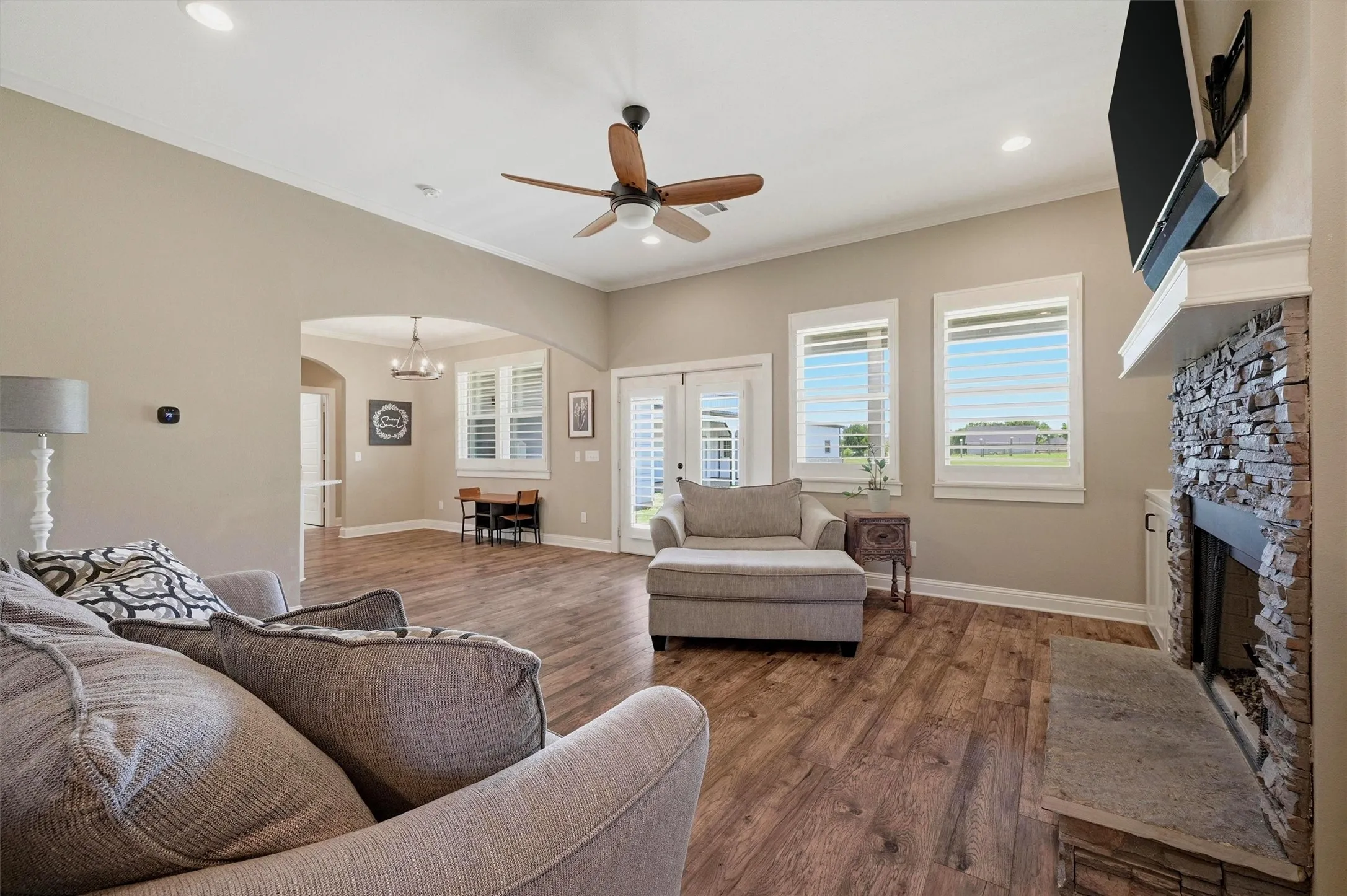 Single Family Residence For Sale in Grayson County , 662 Preakness Place Road, Van Alstyne, Texas 75495, 4 Bedrooms, 3 Bathrooms, 2 Garage spaces, 2,311 Sqft, built in 2017, Price $649,000, mls#21273473, Real Estate Agent in Van Alstyne, Homes For Sale in Grayson county, Homes For Sale in Van Alstyne, Realtor in Van Alstyne Texas, Real Estate Brokerage Independent Realty Texas, Luminita Cordes Realtor