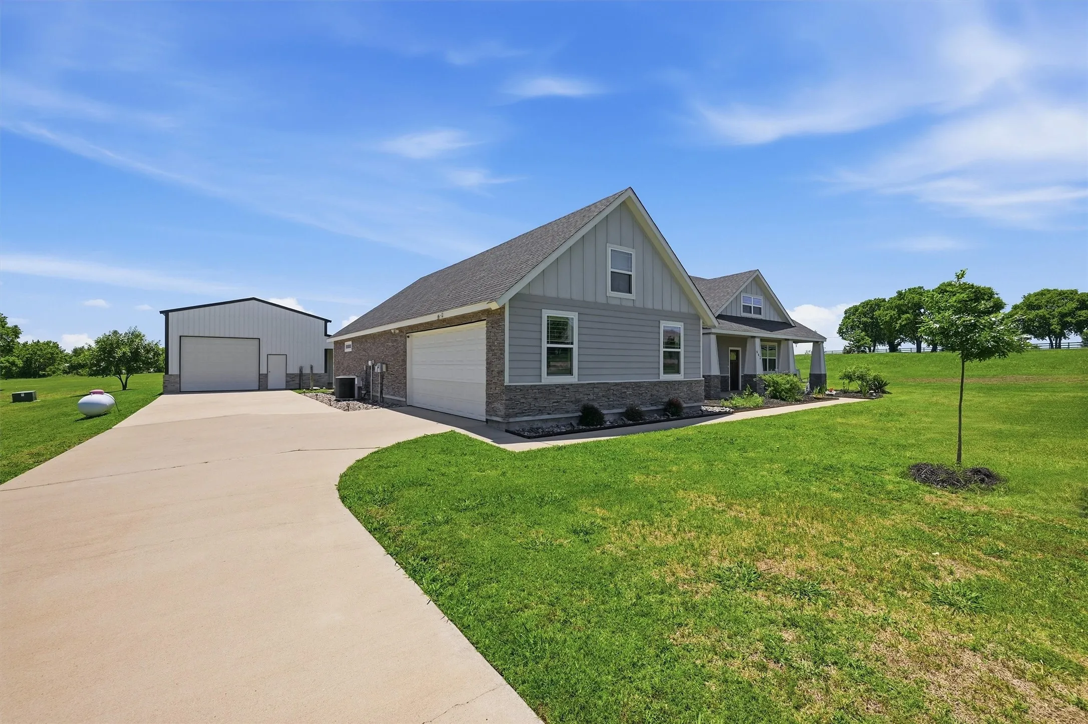 Single Family Residence For Sale in Grayson County , 662 Preakness Place Road, Van Alstyne, Texas 75495, 4 Bedrooms, 3 Bathrooms, 2 Garage spaces, 2,311 Sqft, built in 2017, Price $649,000, mls#21273473, Real Estate Agent in Van Alstyne, Homes For Sale in Grayson county, Homes For Sale in Van Alstyne, Realtor in Van Alstyne Texas, Real Estate Brokerage Independent Realty Texas, Luminita Cordes Realtor