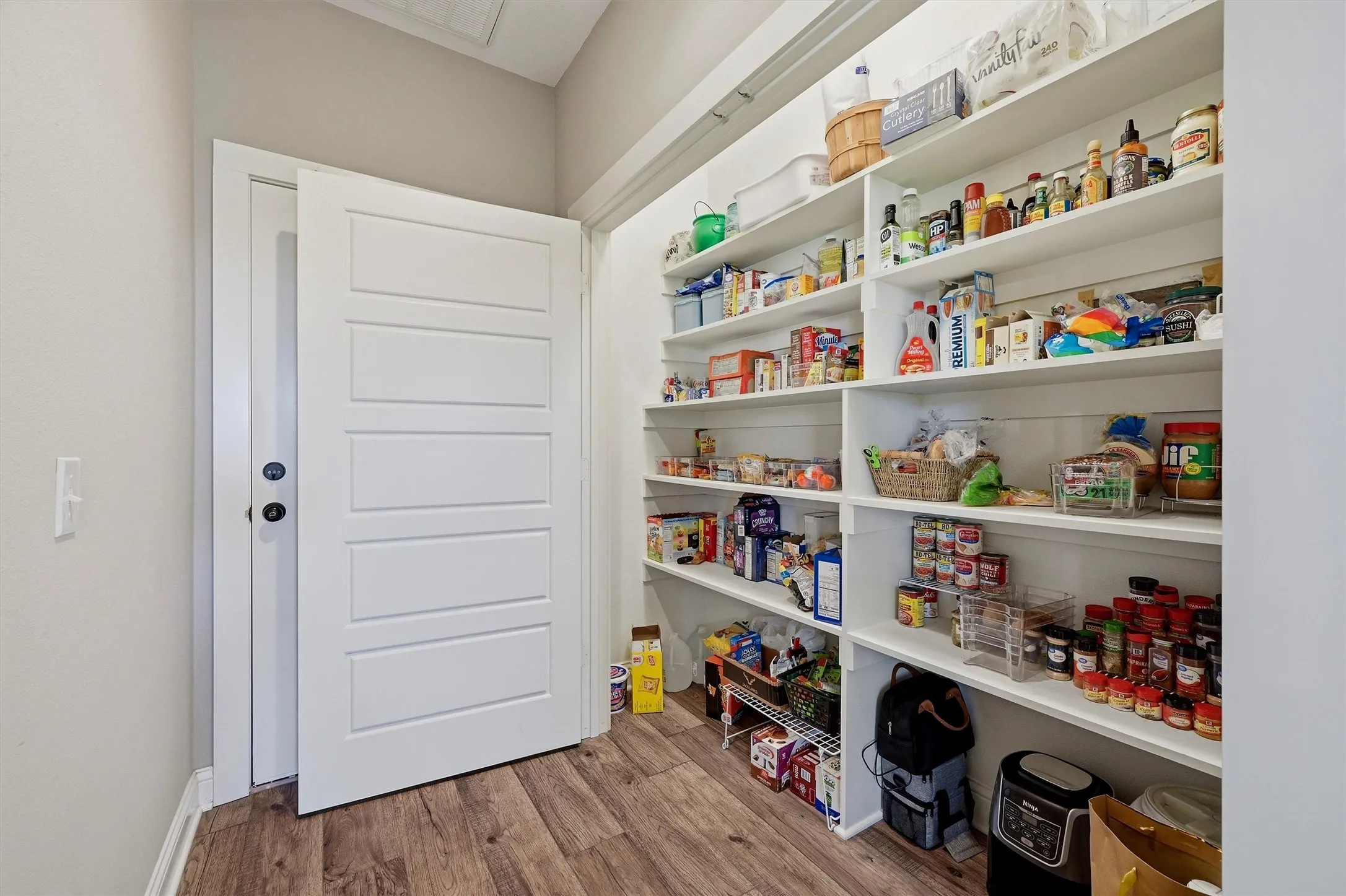 Single Family Residence For Sale in Grayson County , 662 Preakness Place Road, Van Alstyne, Texas 75495, 4 Bedrooms, 3 Bathrooms, 2 Garage spaces, 2,311 Sqft, built in 2017, Price $649,000, mls#21273473, Real Estate Agent in Van Alstyne, Homes For Sale in Grayson county, Homes For Sale in Van Alstyne, Realtor in Van Alstyne Texas, Real Estate Brokerage Independent Realty Texas, Luminita Cordes Realtor