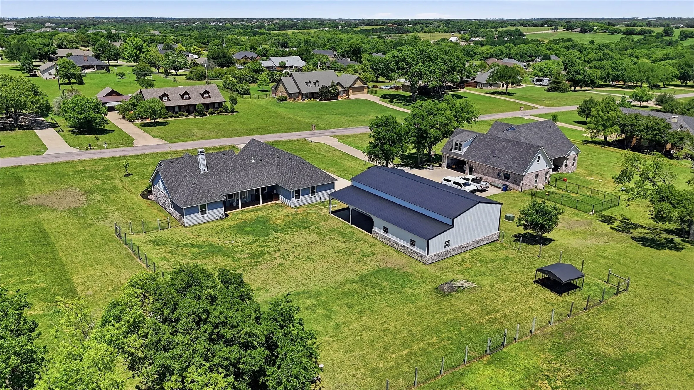 Single Family Residence For Sale in Grayson County , 662 Preakness Place Road, Van Alstyne, Texas 75495, 4 Bedrooms, 3 Bathrooms, 2 Garage spaces, 2,311 Sqft, built in 2017, Price $649,000, mls#21273473, Real Estate Agent in Van Alstyne, Homes For Sale in Grayson county, Homes For Sale in Van Alstyne, Realtor in Van Alstyne Texas, Real Estate Brokerage Independent Realty Texas, Luminita Cordes Realtor