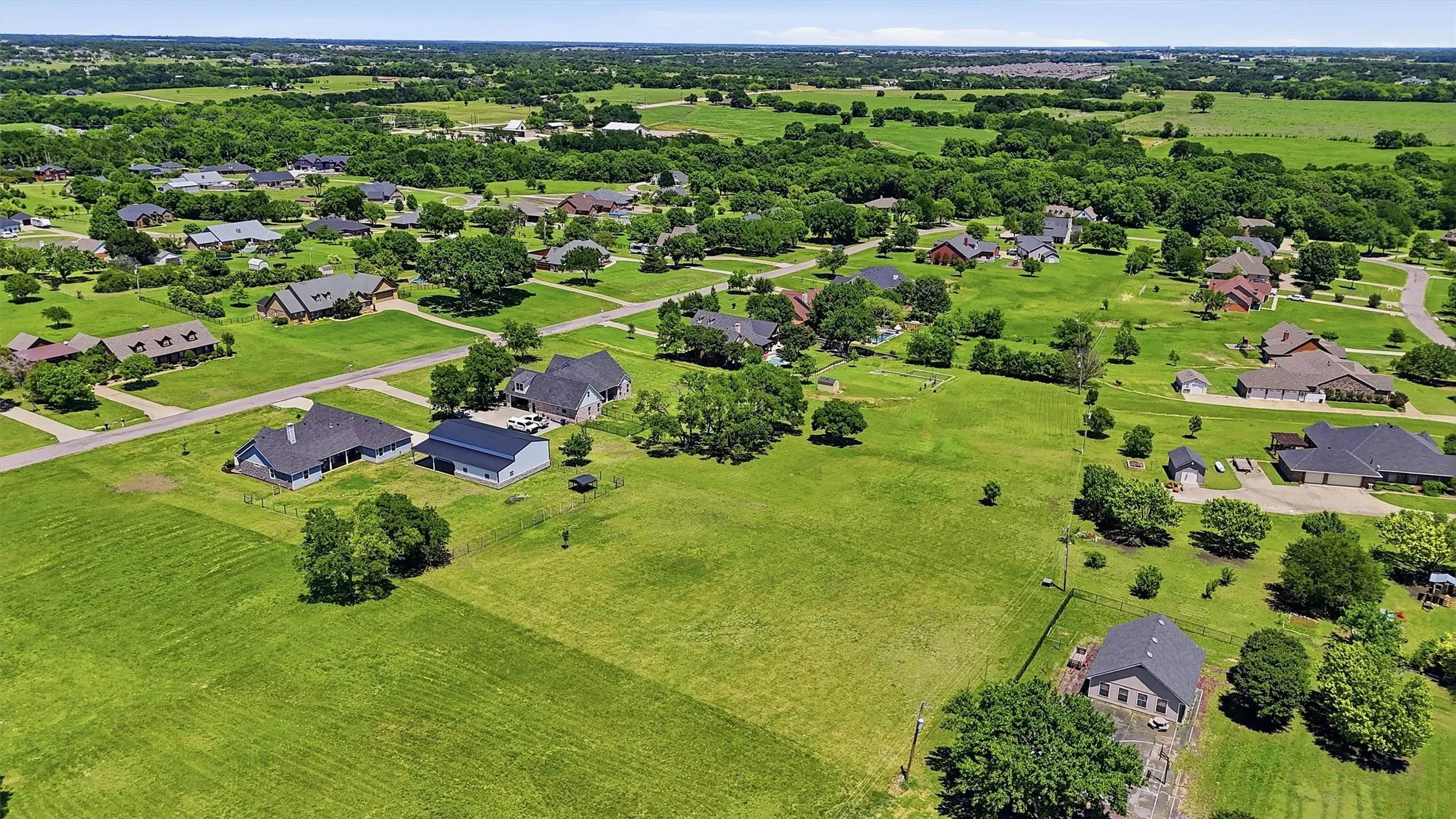 Single Family Residence For Sale in Grayson County , 662 Preakness Place Road, Van Alstyne, Texas 75495, 4 Bedrooms, 3 Bathrooms, 2 Garage spaces, 2,311 Sqft, built in 2017, Price $649,000, mls#21273473, Real Estate Agent in Van Alstyne, Homes For Sale in Grayson county, Homes For Sale in Van Alstyne, Realtor in Van Alstyne Texas, Real Estate Brokerage Independent Realty Texas, Luminita Cordes Realtor