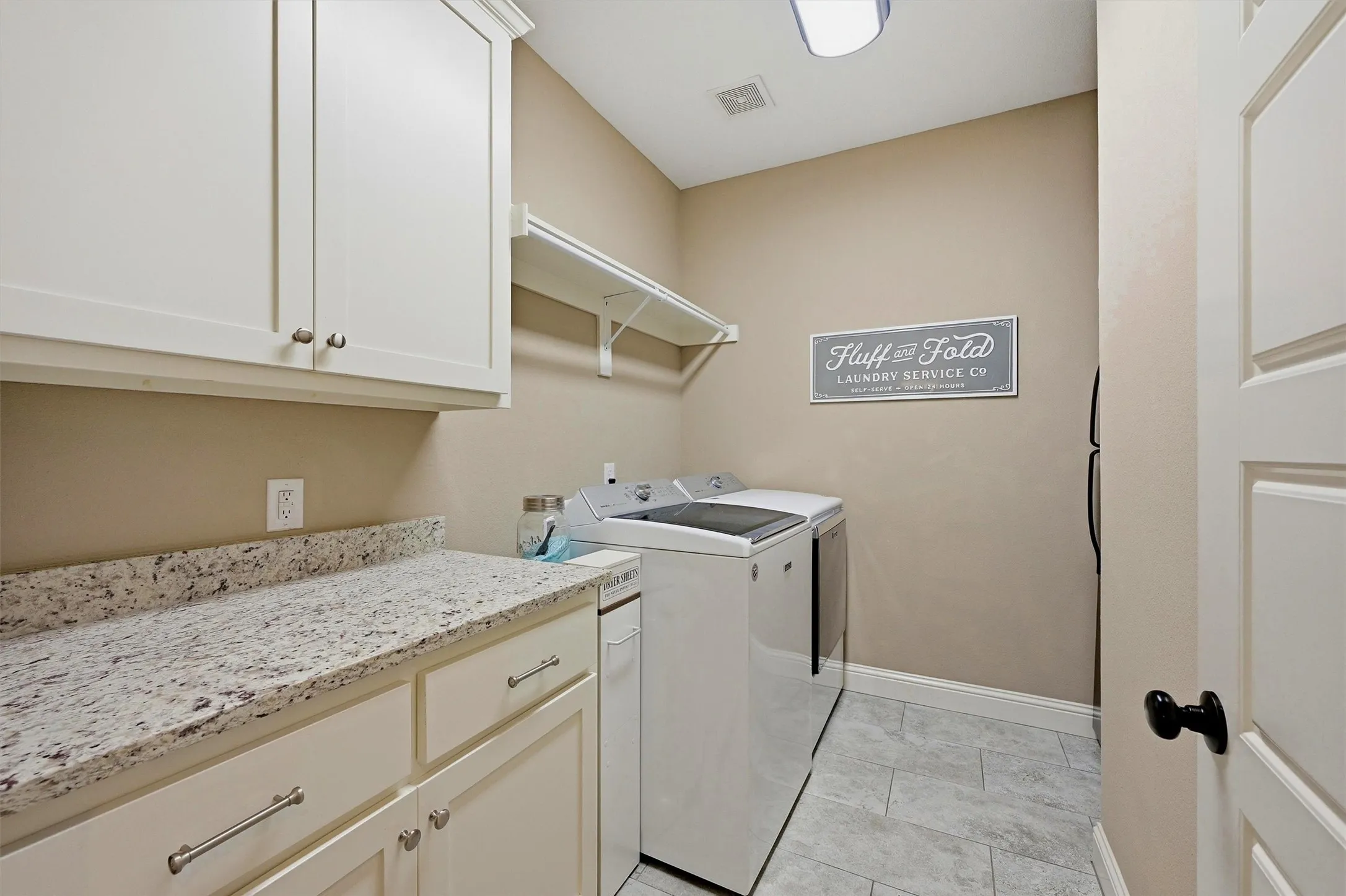 Single Family Residence For Sale in Grayson County , 662 Preakness Place Road, Van Alstyne, Texas 75495, 4 Bedrooms, 3 Bathrooms, 2 Garage spaces, 2,311 Sqft, built in 2017, Price $649,000, mls#21273473, Real Estate Agent in Van Alstyne, Homes For Sale in Grayson county, Homes For Sale in Van Alstyne, Realtor in Van Alstyne Texas, Real Estate Brokerage Independent Realty Texas, Luminita Cordes Realtor