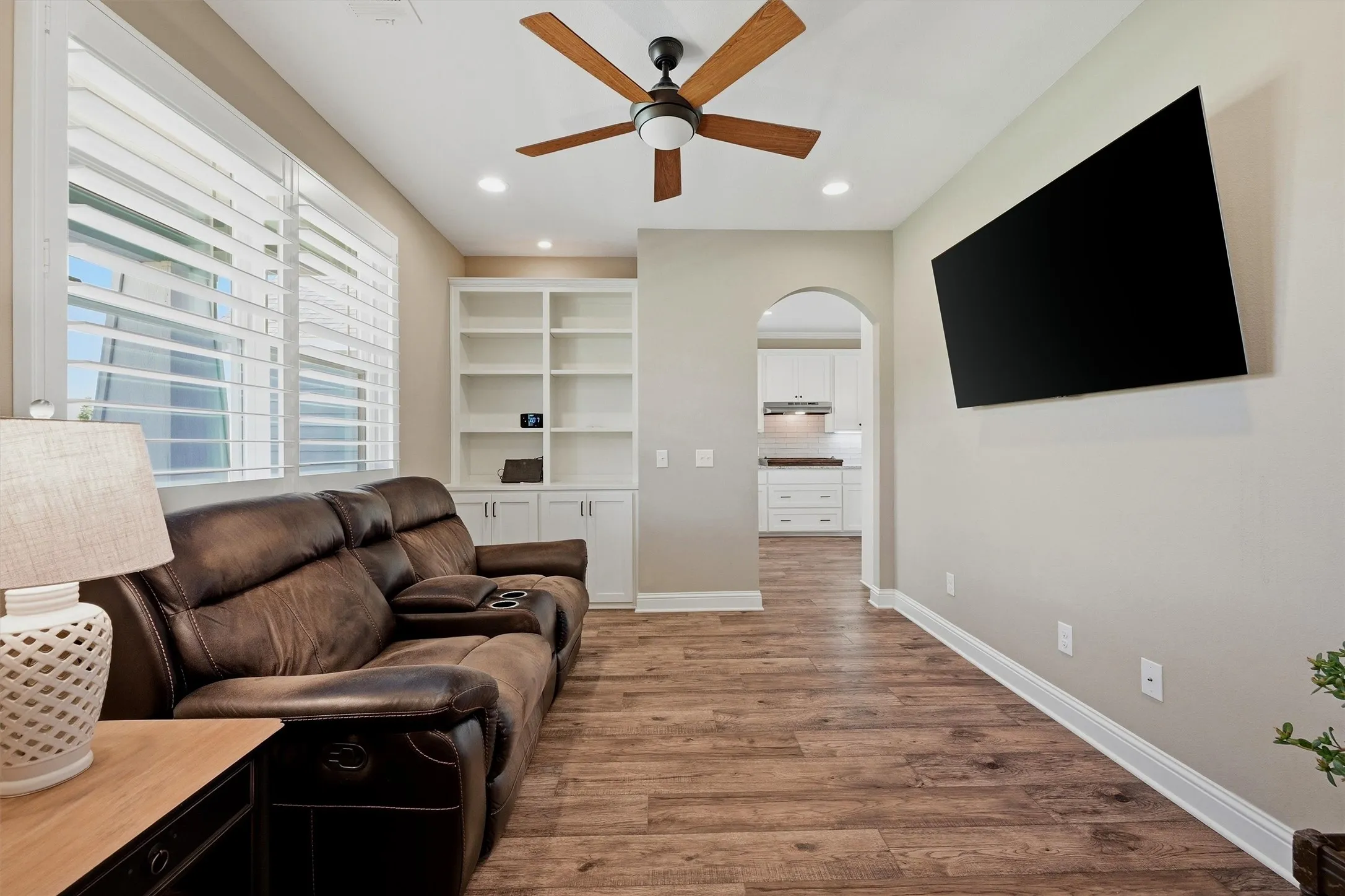Single Family Residence For Sale in Grayson County , 662 Preakness Place Road, Van Alstyne, Texas 75495, 4 Bedrooms, 3 Bathrooms, 2 Garage spaces, 2,311 Sqft, built in 2017, Price $649,000, mls#21273473, Real Estate Agent in Van Alstyne, Homes For Sale in Grayson county, Homes For Sale in Van Alstyne, Realtor in Van Alstyne Texas, Real Estate Brokerage Independent Realty Texas, Luminita Cordes Realtor