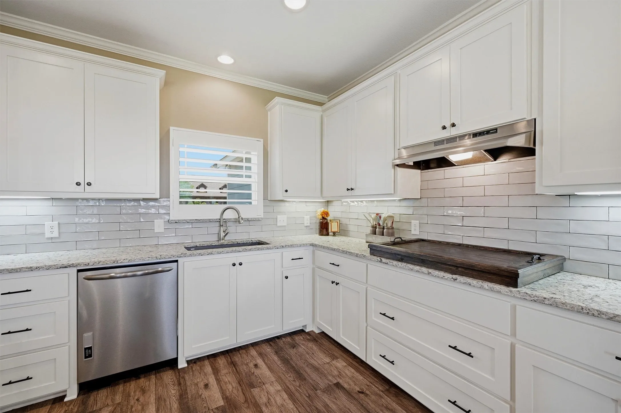 Single Family Residence For Sale in Grayson County , 662 Preakness Place Road, Van Alstyne, Texas 75495, 4 Bedrooms, 3 Bathrooms, 2 Garage spaces, 2,311 Sqft, built in 2017, Price $649,000, mls#21273473, Real Estate Agent in Van Alstyne, Homes For Sale in Grayson county, Homes For Sale in Van Alstyne, Realtor in Van Alstyne Texas, Real Estate Brokerage Independent Realty Texas, Luminita Cordes Realtor