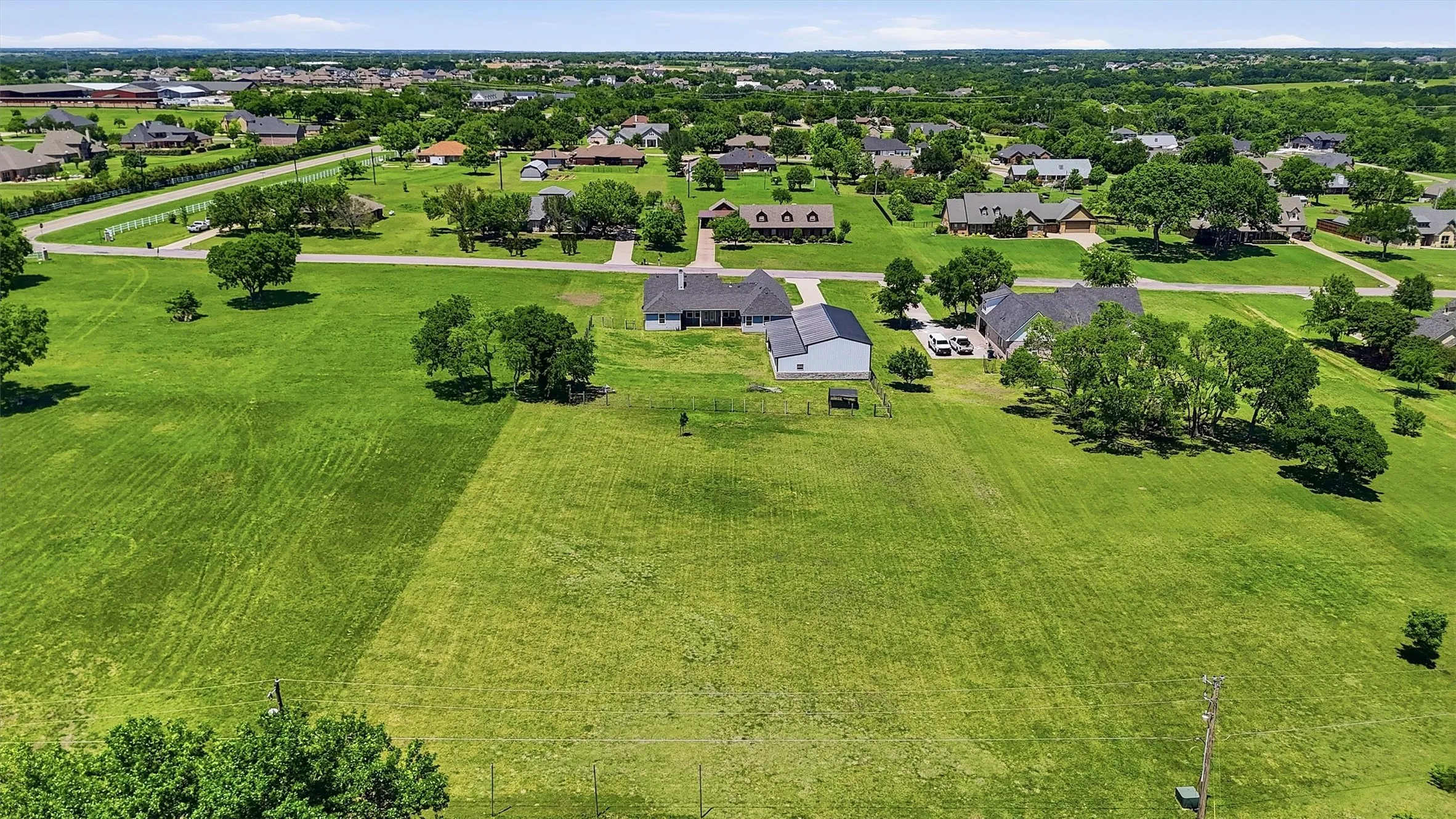 Single Family Residence For Sale in Grayson County , 662 Preakness Place Road, Van Alstyne, Texas 75495, 4 Bedrooms, 3 Bathrooms, 2 Garage spaces, 2,311 Sqft, built in 2017, Price $649,000, mls#21273473, Real Estate Agent in Van Alstyne, Homes For Sale in Grayson county, Homes For Sale in Van Alstyne, Realtor in Van Alstyne Texas, Real Estate Brokerage Independent Realty Texas, Luminita Cordes Realtor