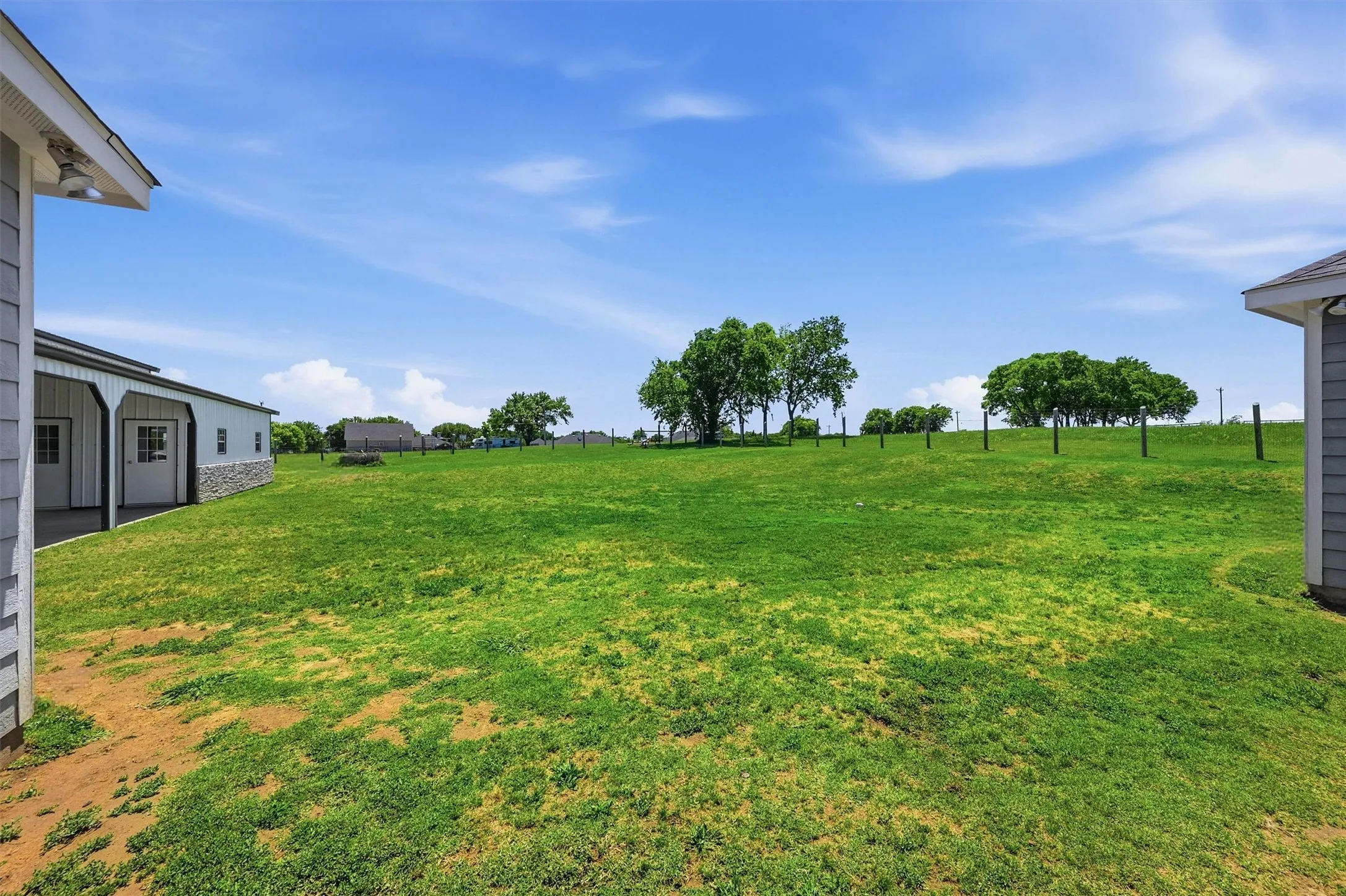 Single Family Residence For Sale in Grayson County , 662 Preakness Place Road, Van Alstyne, Texas 75495, 4 Bedrooms, 3 Bathrooms, 2 Garage spaces, 2,311 Sqft, built in 2017, Price $649,000, mls#21273473, Real Estate Agent in Van Alstyne, Homes For Sale in Grayson county, Homes For Sale in Van Alstyne, Realtor in Van Alstyne Texas, Real Estate Brokerage Independent Realty Texas, Luminita Cordes Realtor