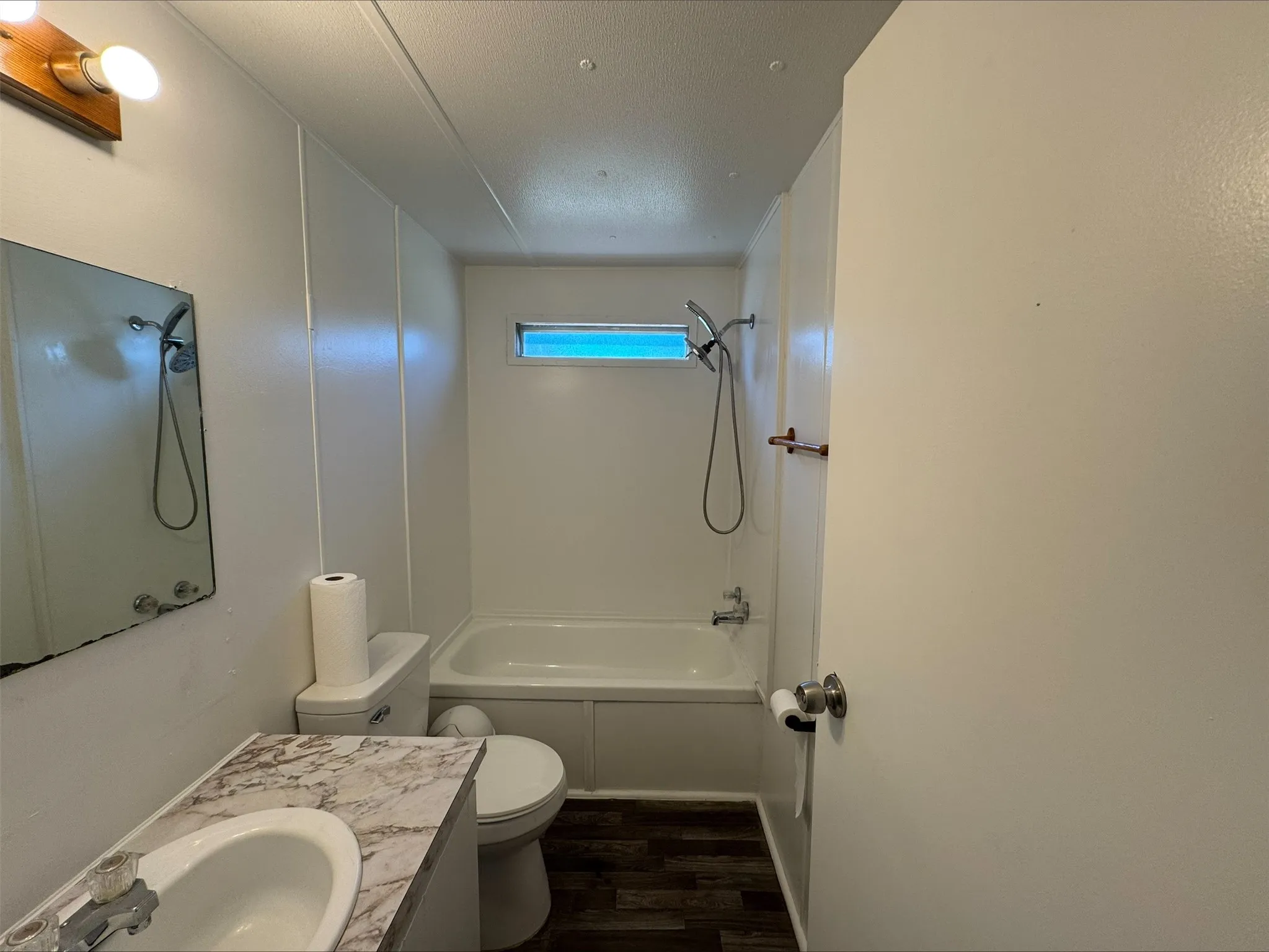Guest bath.