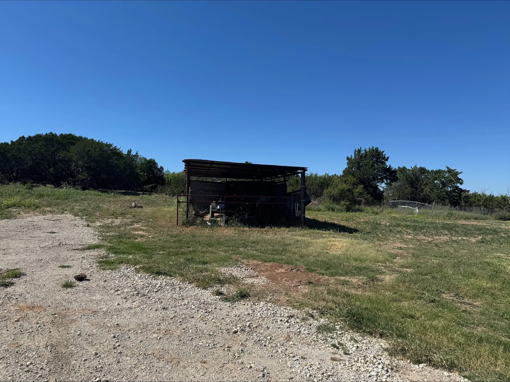 Loafing shed. Prperty is great for homesteading and FFA.