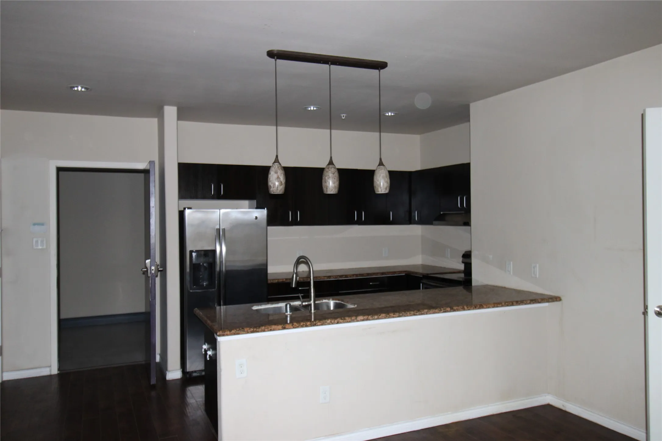 Condominium For Rent in Dallas County , 1100 W Trinity Mills Road 3035, Carrollton, Texas 75006, 2 Bedroom, 2 Bathroom, Garage spaces, 1,100 Sqft, built in 2012, mls#21237201, Real Estate Agent in Carrollton, Homes For Rent in Dallas county, Homes For Rent in Carrollton, Realtor in Carrollton Texas, Real Estate Brokerage Independent Realty Texas, Luminita Cordes Realtor
