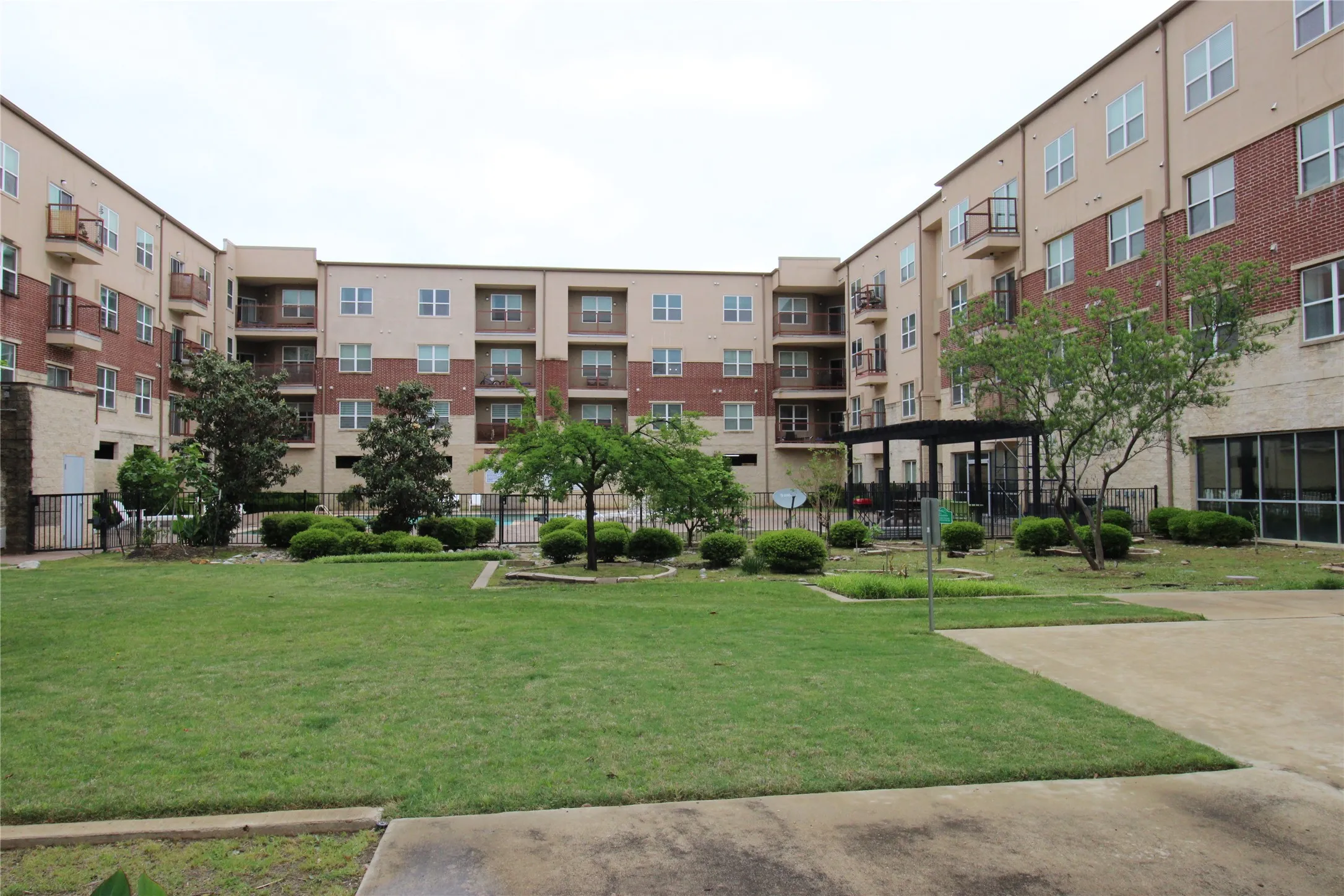 Condominium For Rent in Dallas County , 1100 W Trinity Mills Road 3035, Carrollton, Texas 75006, 2 Bedroom, 2 Bathroom, Garage spaces, 1,100 Sqft, built in 2012, mls#21237201, Real Estate Agent in Carrollton, Homes For Rent in Dallas county, Homes For Rent in Carrollton, Realtor in Carrollton Texas, Real Estate Brokerage Independent Realty Texas, Luminita Cordes Realtor