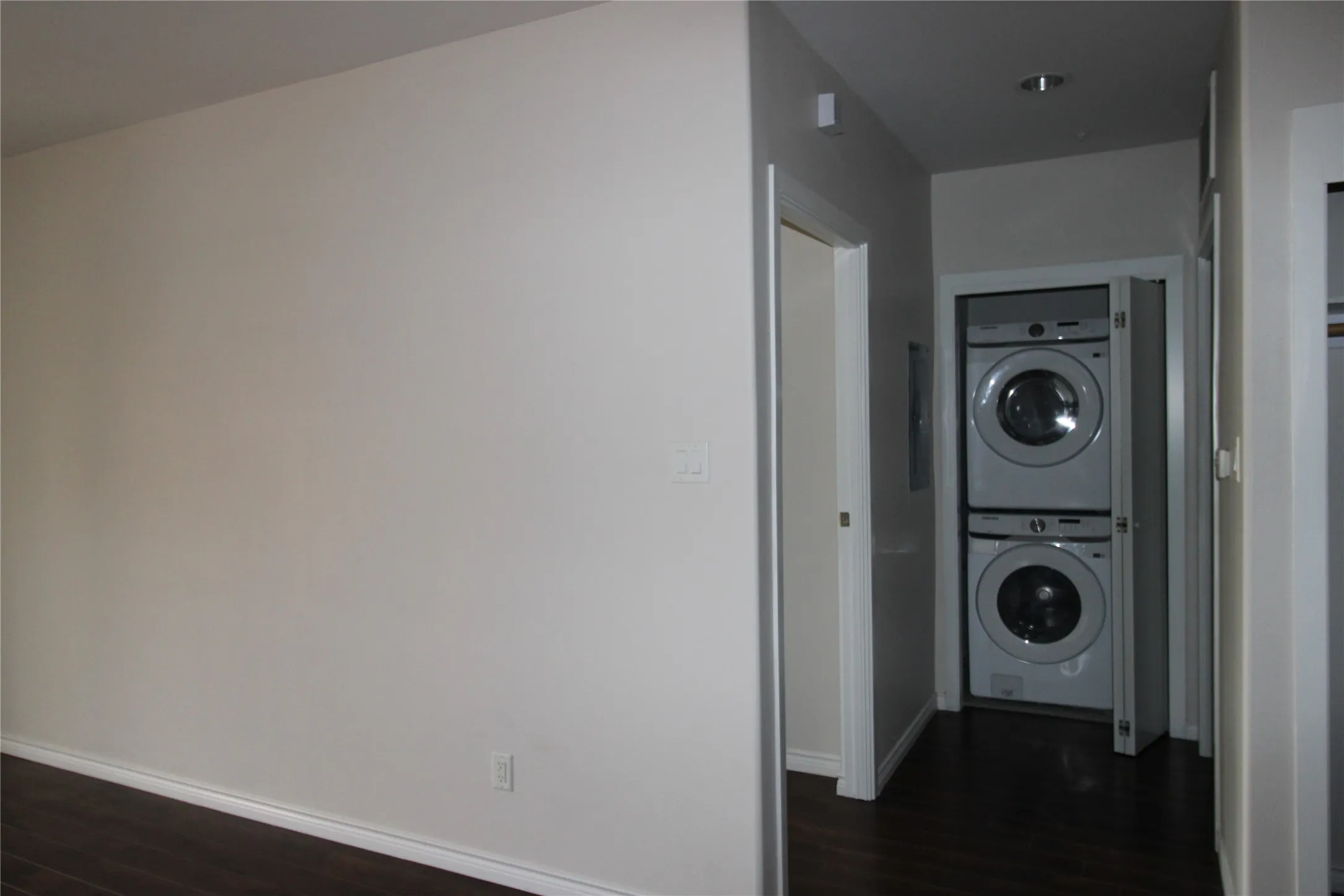 Condominium For Rent in Dallas County , 1100 W Trinity Mills Road 3035, Carrollton, Texas 75006, 2 Bedroom, 2 Bathroom, Garage spaces, 1,100 Sqft, built in 2012, mls#21237201, Real Estate Agent in Carrollton, Homes For Rent in Dallas county, Homes For Rent in Carrollton, Realtor in Carrollton Texas, Real Estate Brokerage Independent Realty Texas, Luminita Cordes Realtor