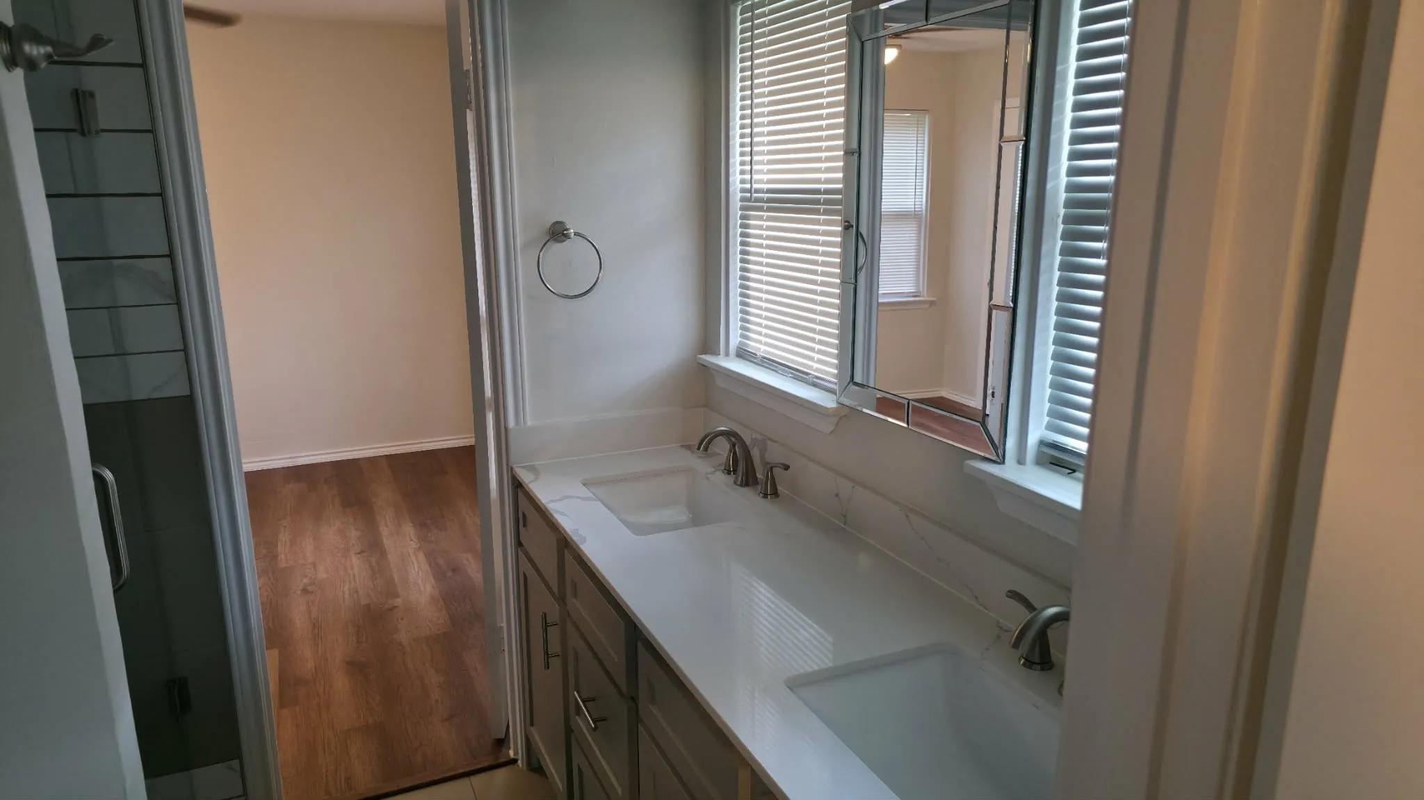 Single Family Residence For Rent in Dallas County , 5722 Old Ox Road, Dallas, Texas 75241, 3 Bedroom, 2 Bathroom, 2 Garage spaces, 1,464 Sqft, built in 1958, mls#21271513, Real Estate Agent in Dallas, Homes For Rent in Dallas county, Homes For Rent in Dallas, Realtor in Dallas Texas, Real Estate Brokerage Independent Realty Texas, Luminita Cordes Realtor