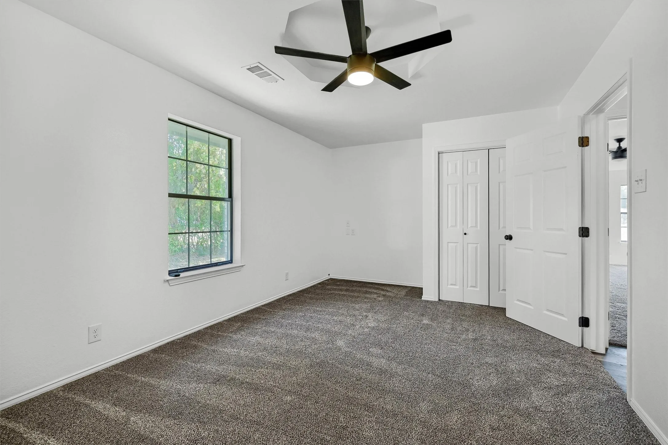 Single Family Residence For Sale in Grayson County , 608 North Avenue, Whitesboro, Texas 76273, 4 Bedroom, 3 Bathroom, 2 Garage spaces, 2,277 Sqft, built in 1985, mls#21273511, Real Estate Agent in Whitesboro, Homes For Sale in Grayson county, Homes For Sale in Whitesboro, Realtor in Whitesboro Texas, Real Estate Brokerage Independent Realty Texas, Luminita Cordes Realtor