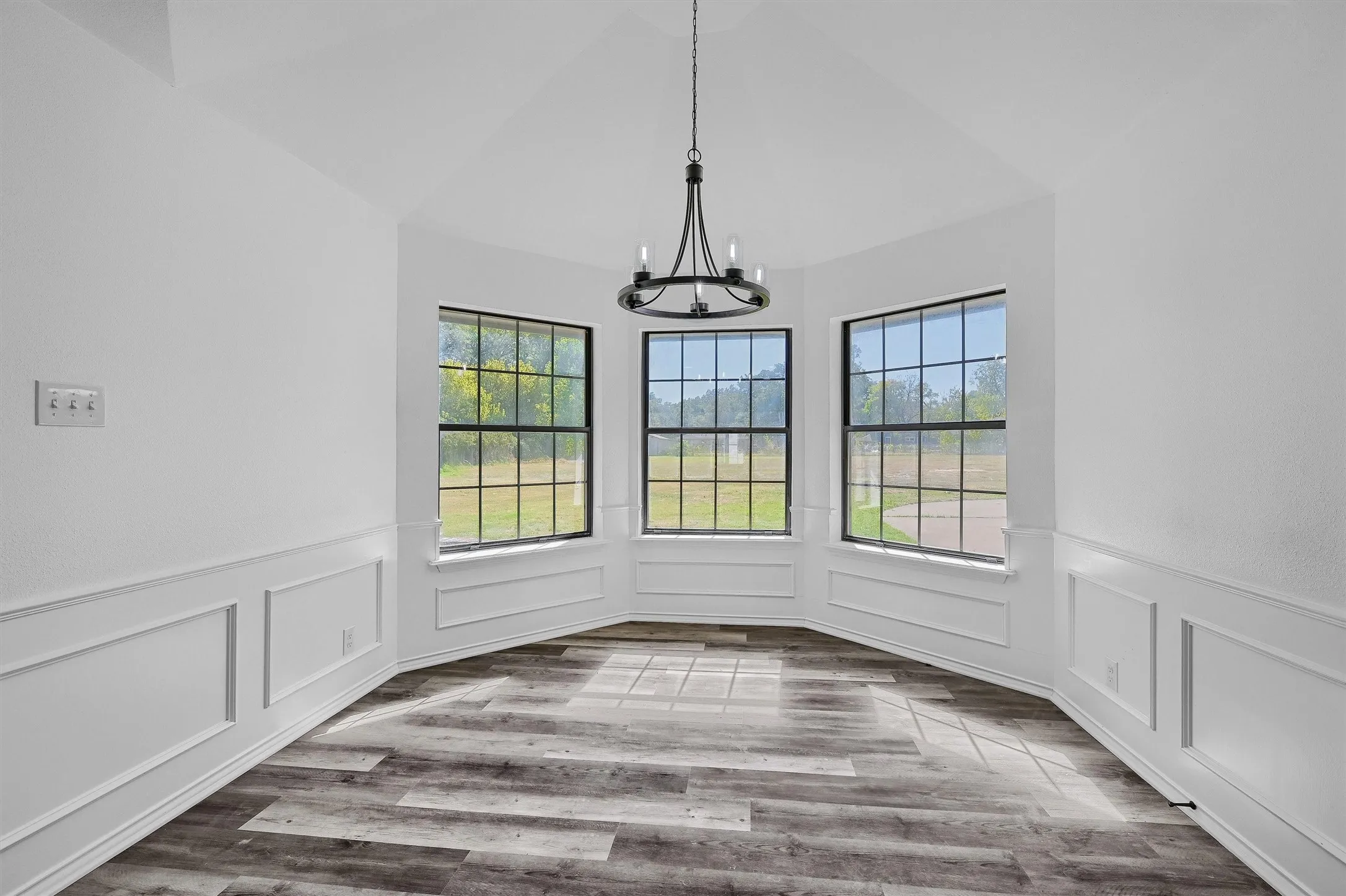 Single Family Residence For Sale in Grayson County , 608 North Avenue, Whitesboro, Texas 76273, 4 Bedroom, 3 Bathroom, 2 Garage spaces, 2,277 Sqft, built in 1985, mls#21273511, Real Estate Agent in Whitesboro, Homes For Sale in Grayson county, Homes For Sale in Whitesboro, Realtor in Whitesboro Texas, Real Estate Brokerage Independent Realty Texas, Luminita Cordes Realtor