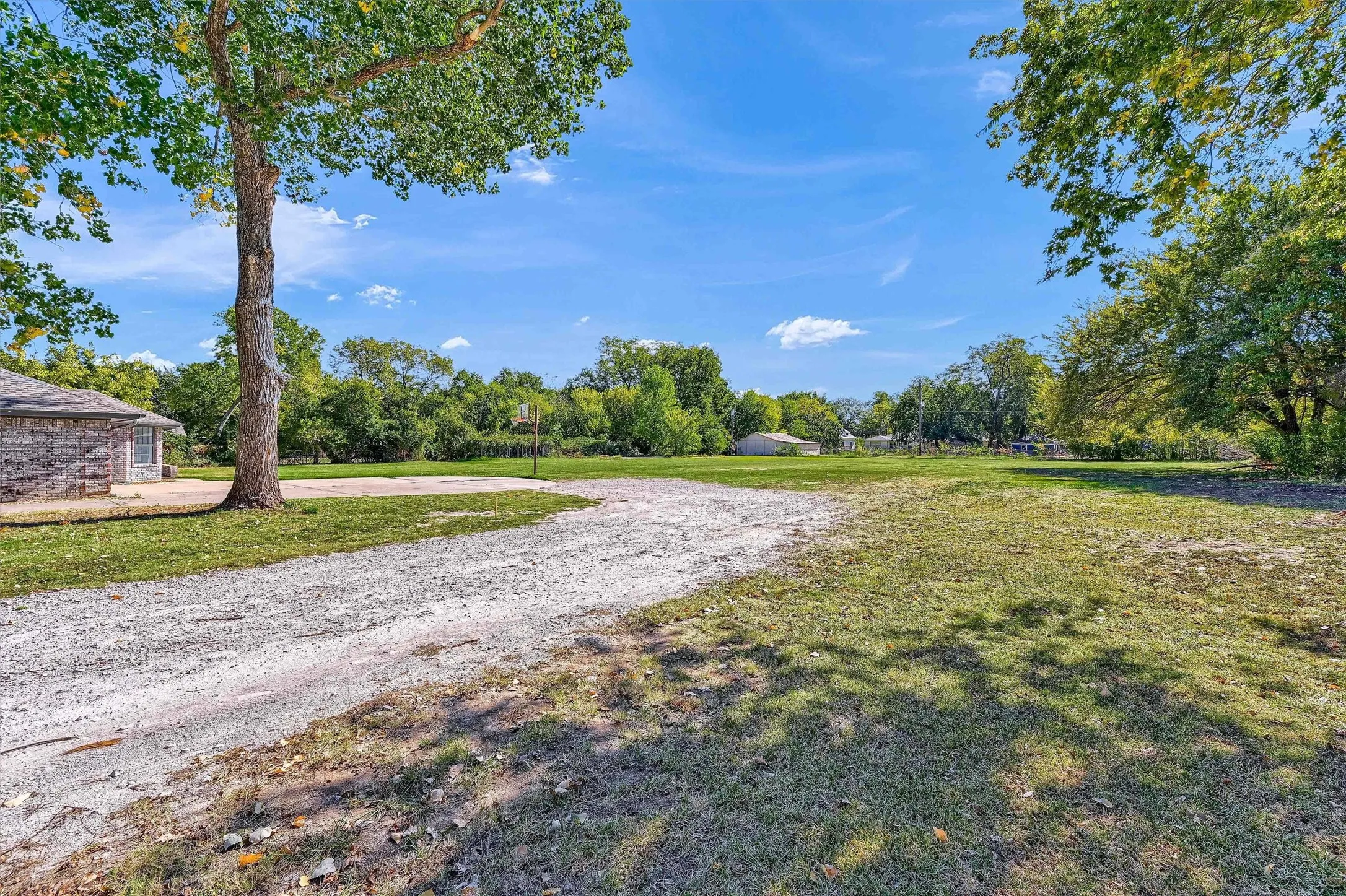 Single Family Residence For Sale in Grayson County , 608 North Avenue, Whitesboro, Texas 76273, 4 Bedroom, 3 Bathroom, 2 Garage spaces, 2,277 Sqft, built in 1985, mls#21273511, Real Estate Agent in Whitesboro, Homes For Sale in Grayson county, Homes For Sale in Whitesboro, Realtor in Whitesboro Texas, Real Estate Brokerage Independent Realty Texas, Luminita Cordes Realtor