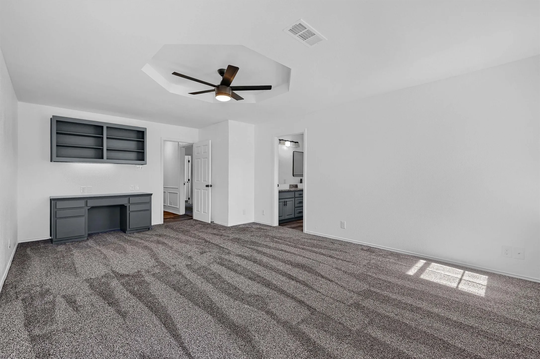 Single Family Residence For Sale in Grayson County , 608 North Avenue, Whitesboro, Texas 76273, 4 Bedroom, 3 Bathroom, 2 Garage spaces, 2,277 Sqft, built in 1985, mls#21273511, Real Estate Agent in Whitesboro, Homes For Sale in Grayson county, Homes For Sale in Whitesboro, Realtor in Whitesboro Texas, Real Estate Brokerage Independent Realty Texas, Luminita Cordes Realtor