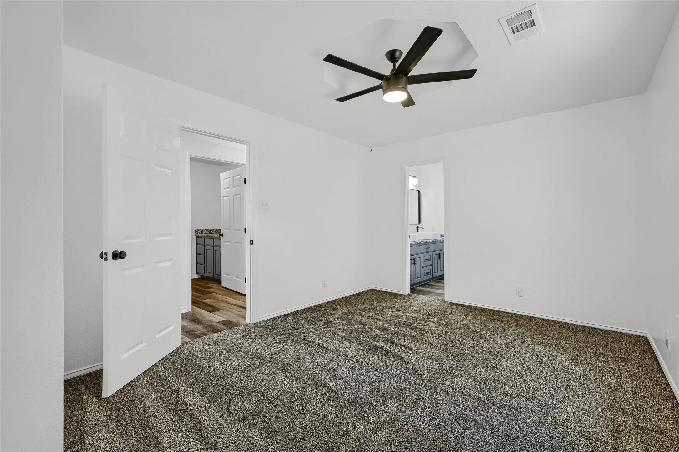 Single Family Residence For Sale in Grayson County , 608 North Avenue, Whitesboro, Texas 76273, 4 Bedroom, 3 Bathroom, 2 Garage spaces, 2,277 Sqft, built in 1985, mls#21273511, Real Estate Agent in Whitesboro, Homes For Sale in Grayson county, Homes For Sale in Whitesboro, Realtor in Whitesboro Texas, Real Estate Brokerage Independent Realty Texas, Luminita Cordes Realtor