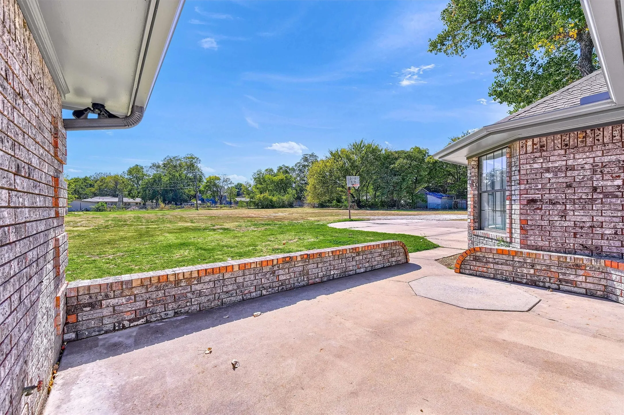 Single Family Residence For Sale in Grayson County , 608 North Avenue, Whitesboro, Texas 76273, 4 Bedroom, 3 Bathroom, 2 Garage spaces, 2,277 Sqft, built in 1985, mls#21273511, Real Estate Agent in Whitesboro, Homes For Sale in Grayson county, Homes For Sale in Whitesboro, Realtor in Whitesboro Texas, Real Estate Brokerage Independent Realty Texas, Luminita Cordes Realtor