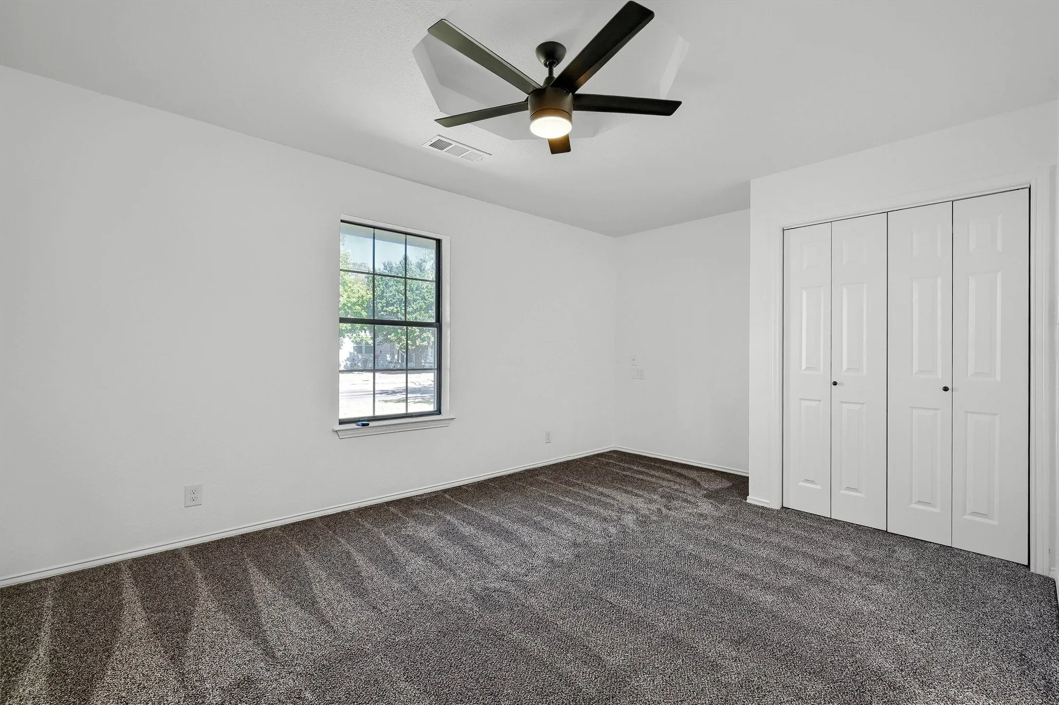 Single Family Residence For Sale in Grayson County , 608 North Avenue, Whitesboro, Texas 76273, 4 Bedroom, 3 Bathroom, 2 Garage spaces, 2,277 Sqft, built in 1985, mls#21273511, Real Estate Agent in Whitesboro, Homes For Sale in Grayson county, Homes For Sale in Whitesboro, Realtor in Whitesboro Texas, Real Estate Brokerage Independent Realty Texas, Luminita Cordes Realtor