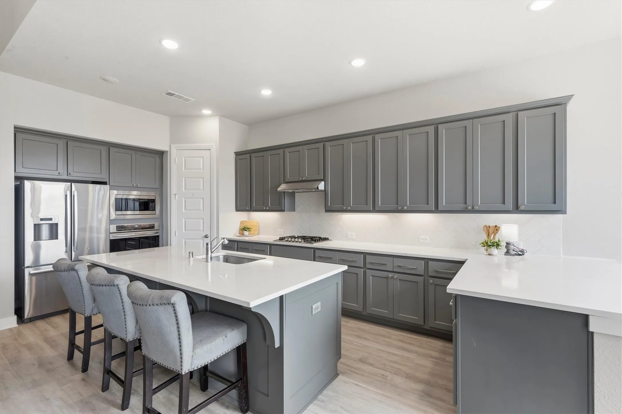 Single Family Residence For Sale in Denton County , 1108 Claiborne Drive, Aubrey, Texas 76227, 4 Bedroom, 3 Bathroom, 3 Garage spaces, 2,497 Sqft, built in 2020, mls#21273325, Real Estate Agent in Aubrey, Homes For Sale in Denton county, Homes For Sale in Aubrey, Realtor in Aubrey Texas, Real Estate Brokerage Independent Realty Texas, Luminita Cordes Realtor