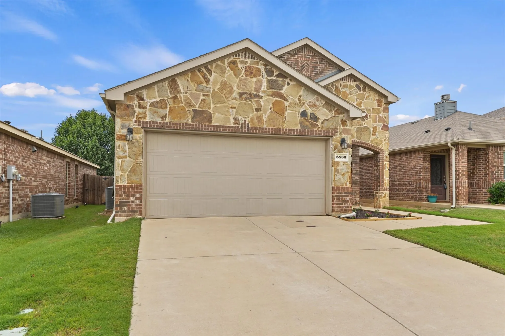 Single Family Residence For Sale in Denton County , 8833 Tenderfoot Lane, Aubrey, Texas 76227, 4 Bedroom, 3 Bathroom, 2 Garage spaces, 1,555 Sqft, built in 2016, mls#21273501, Real Estate Agent in Aubrey, Homes For Sale in Denton county, Homes For Sale in Aubrey, Realtor in Aubrey Texas, Real Estate Brokerage Independent Realty Texas, Luminita Cordes Realtor