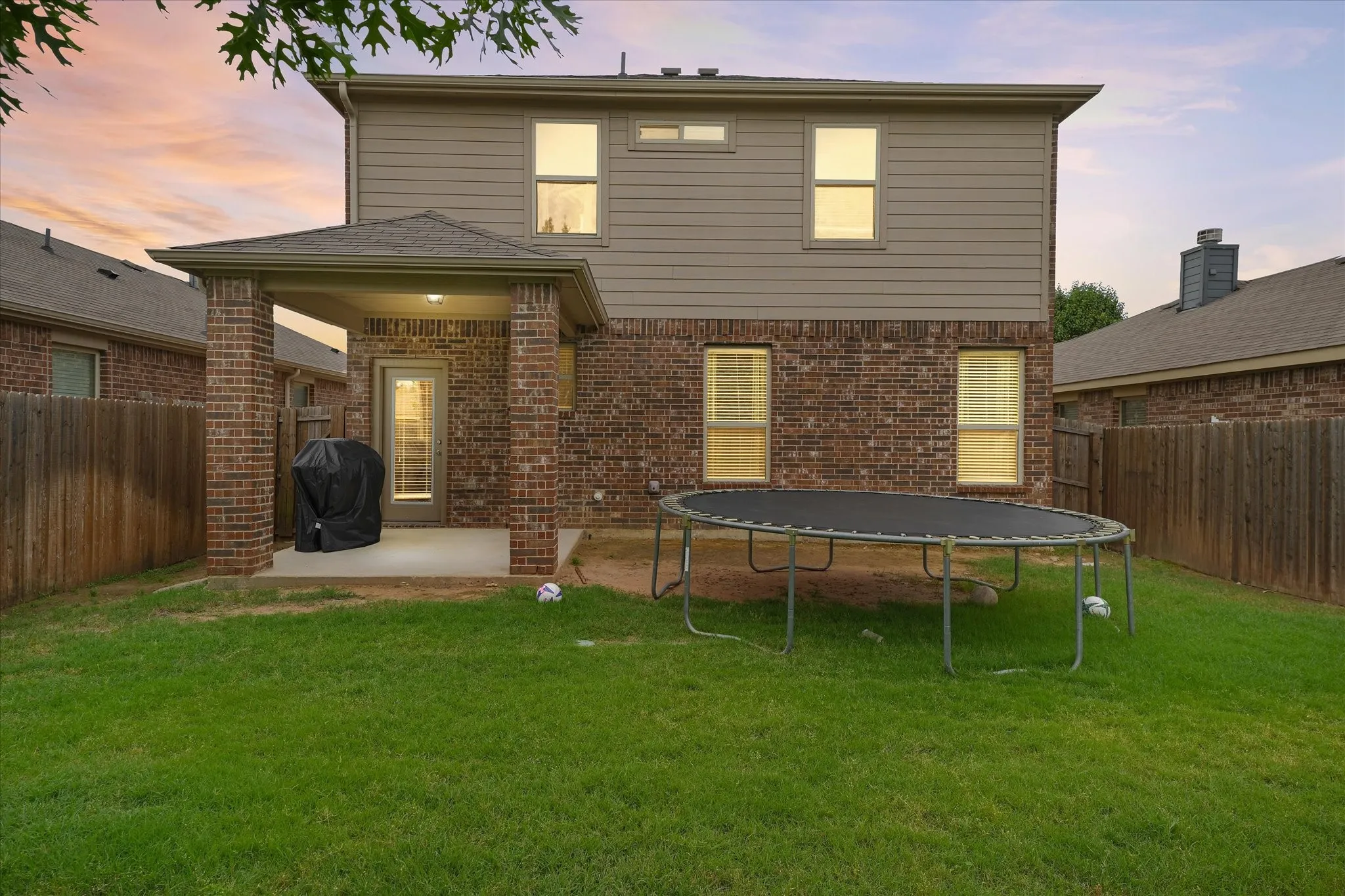 Single Family Residence For Sale in Denton County , 8833 Tenderfoot Lane, Aubrey, Texas 76227, 4 Bedroom, 3 Bathroom, 2 Garage spaces, 1,555 Sqft, built in 2016, mls#21273501, Real Estate Agent in Aubrey, Homes For Sale in Denton county, Homes For Sale in Aubrey, Realtor in Aubrey Texas, Real Estate Brokerage Independent Realty Texas, Luminita Cordes Realtor