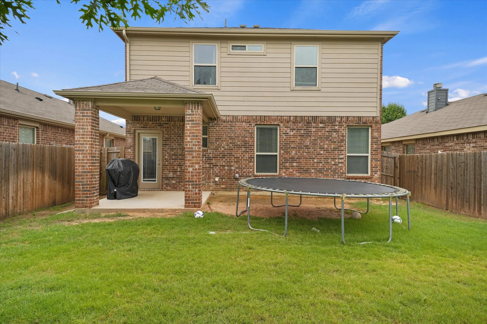 Single Family Residence For Sale in Denton County , 8833 Tenderfoot Lane, Aubrey, Texas 76227, 4 Bedroom, 3 Bathroom, 2 Garage spaces, 1,555 Sqft, built in 2016, mls#21273501, Real Estate Agent in Aubrey, Homes For Sale in Denton county, Homes For Sale in Aubrey, Realtor in Aubrey Texas, Real Estate Brokerage Independent Realty Texas, Luminita Cordes Realtor