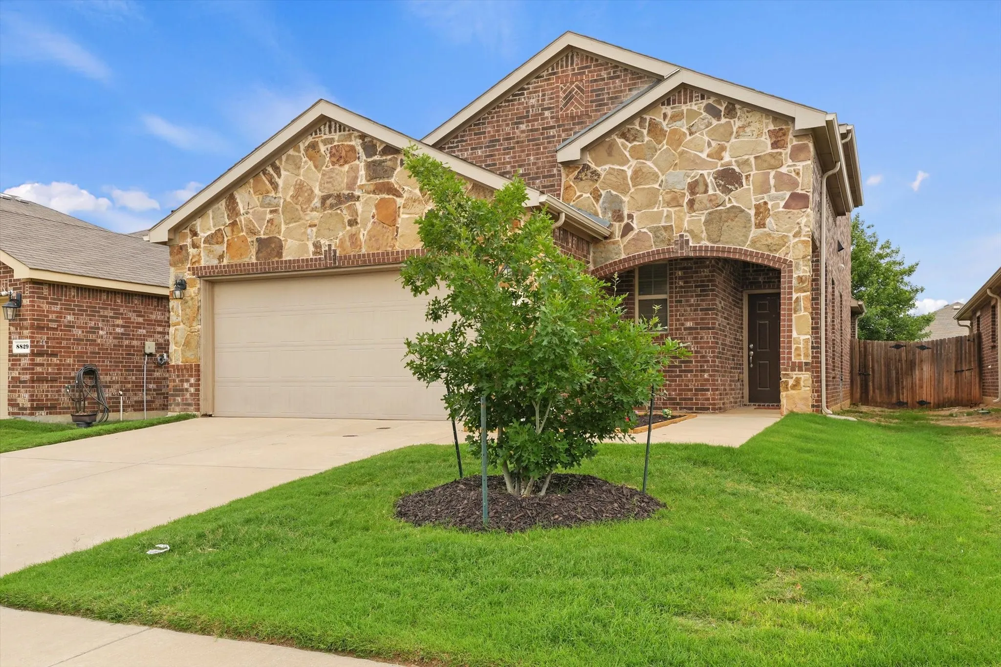 Single Family Residence For Sale in Denton County , 8833 Tenderfoot Lane, Aubrey, Texas 76227, 4 Bedroom, 3 Bathroom, 2 Garage spaces, 1,555 Sqft, built in 2016, mls#21273501, Real Estate Agent in Aubrey, Homes For Sale in Denton county, Homes For Sale in Aubrey, Realtor in Aubrey Texas, Real Estate Brokerage Independent Realty Texas, Luminita Cordes Realtor