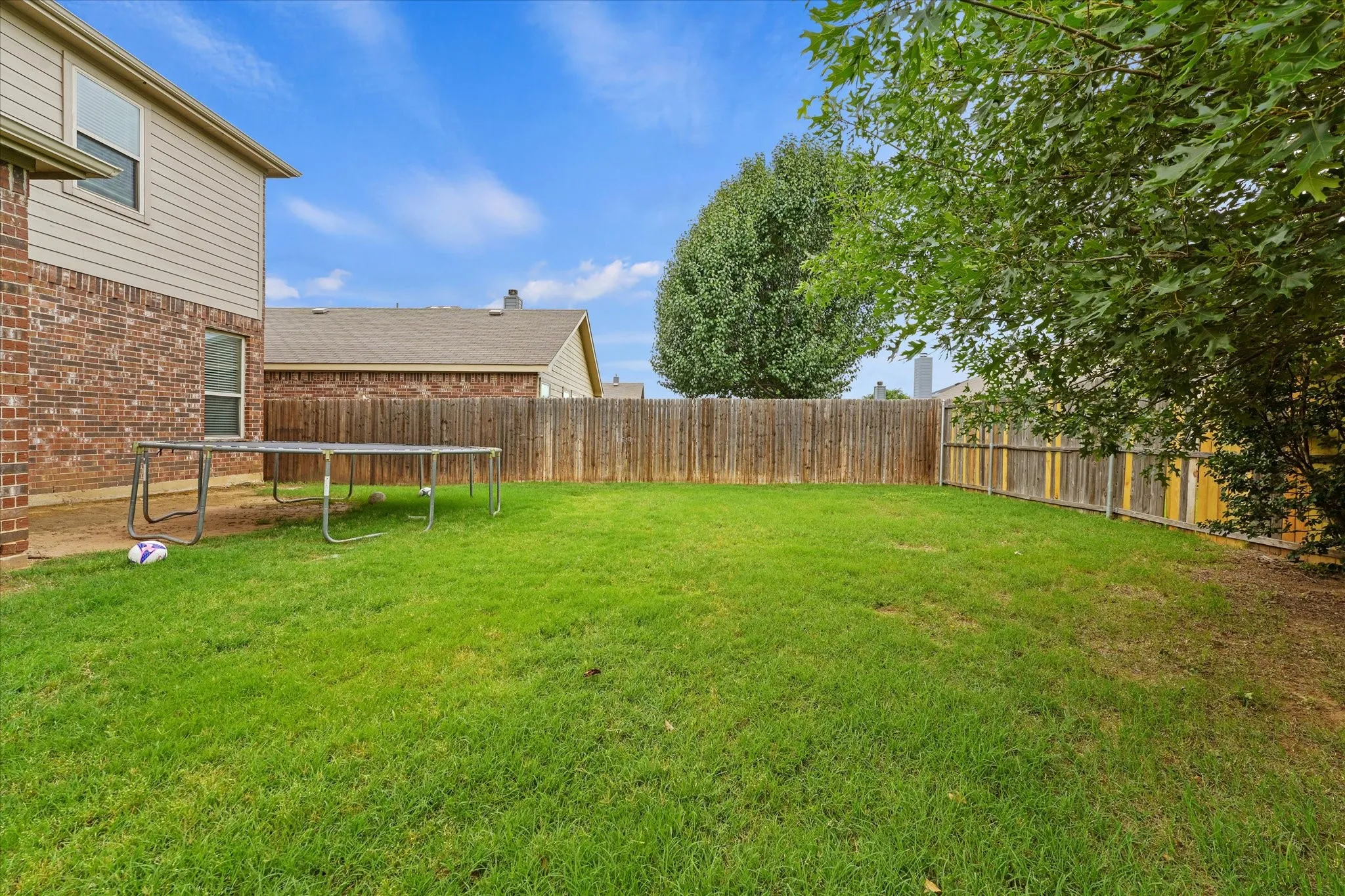 Single Family Residence For Sale in Denton County , 8833 Tenderfoot Lane, Aubrey, Texas 76227, 4 Bedroom, 3 Bathroom, 2 Garage spaces, 1,555 Sqft, built in 2016, mls#21273501, Real Estate Agent in Aubrey, Homes For Sale in Denton county, Homes For Sale in Aubrey, Realtor in Aubrey Texas, Real Estate Brokerage Independent Realty Texas, Luminita Cordes Realtor