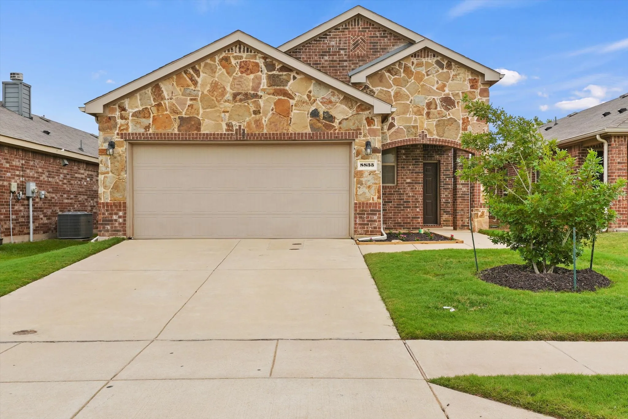 Single Family Residence For Sale in Denton County , 8833 Tenderfoot Lane, Aubrey, Texas 76227, 4 Bedroom, 3 Bathroom, 2 Garage spaces, 1,555 Sqft, built in 2016, mls#21273501, Real Estate Agent in Aubrey, Homes For Sale in Denton county, Homes For Sale in Aubrey, Realtor in Aubrey Texas, Real Estate Brokerage Independent Realty Texas, Luminita Cordes Realtor