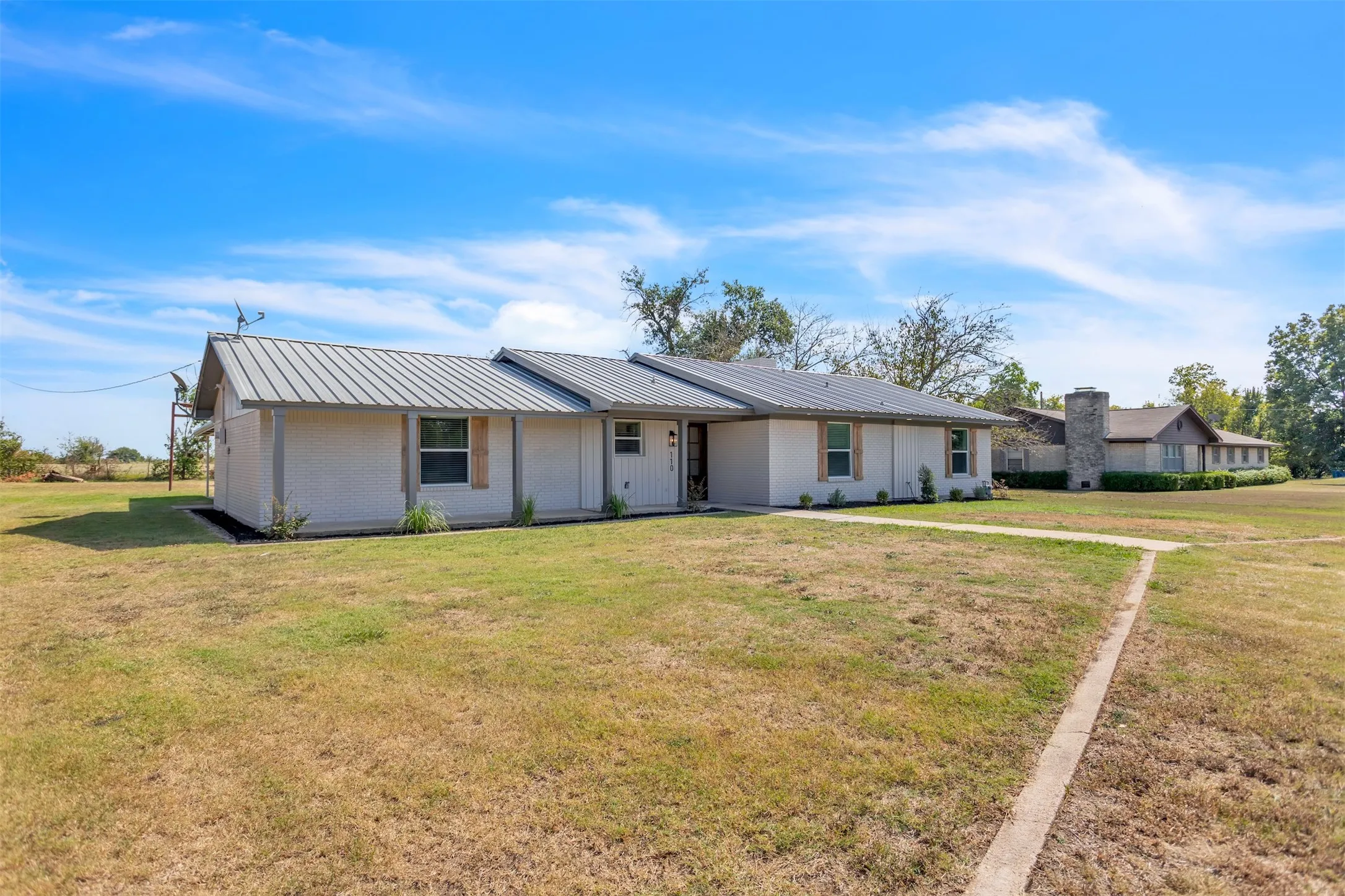 Single Family Residence For Sale in Freestone County , 110 Twin Circle, Wortham, Texas 76693, 3 Bedroom, 2 Bathroom, Garage spaces, 2,023 Sqft, built in 1970, mls#21273535, Real Estate Agent in Wortham, Homes For Sale in Freestone county, Homes For Sale in Wortham, Realtor in Wortham Texas, Real Estate Brokerage Independent Realty Texas, Luminita Cordes Realtor