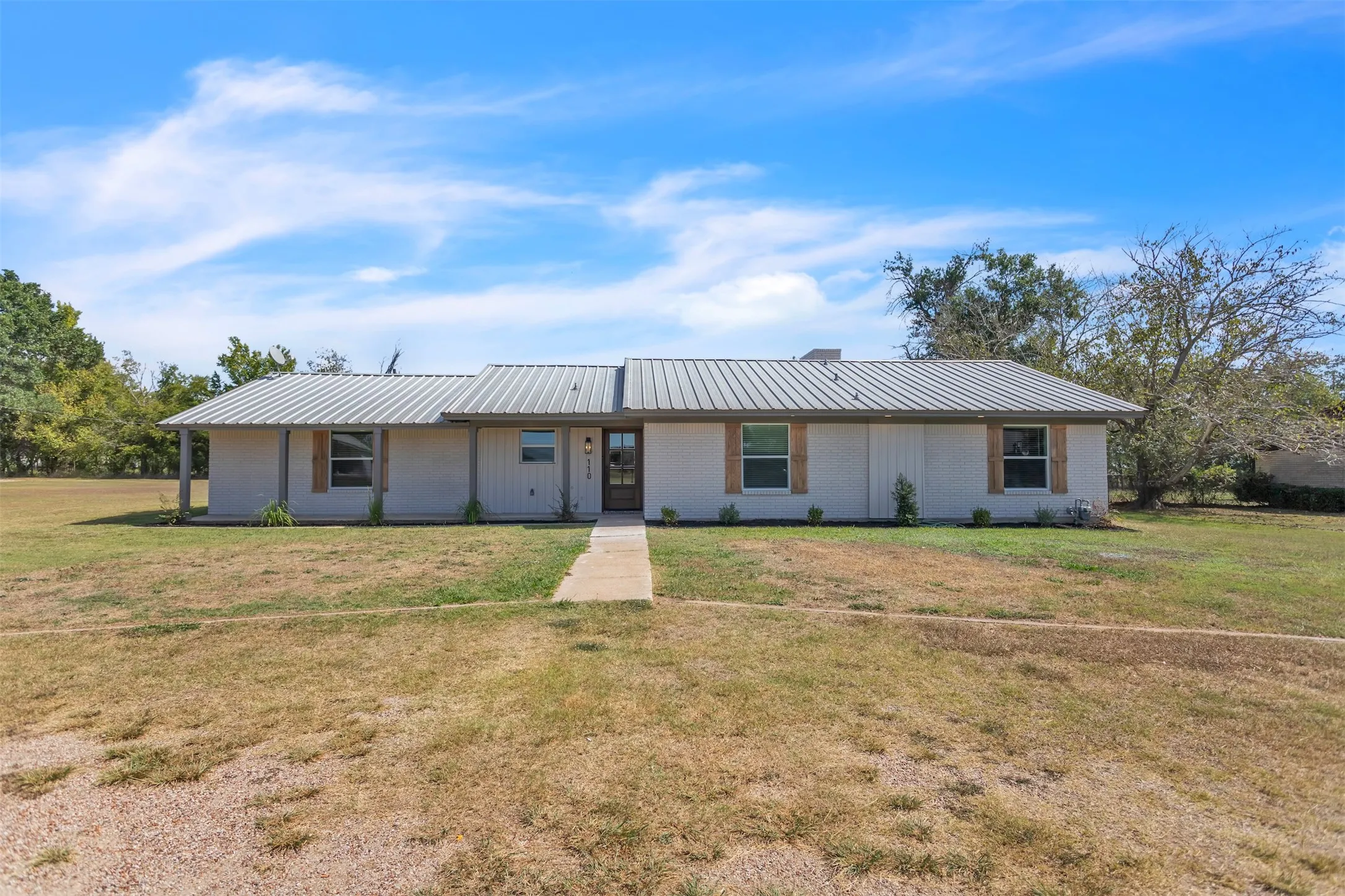 Single Family Residence For Sale in Freestone County , 110 Twin Circle, Wortham, Texas 76693, 3 Bedroom, 2 Bathroom, Garage spaces, 2,023 Sqft, built in 1970, mls#21273535, Real Estate Agent in Wortham, Homes For Sale in Freestone county, Homes For Sale in Wortham, Realtor in Wortham Texas, Real Estate Brokerage Independent Realty Texas, Luminita Cordes Realtor