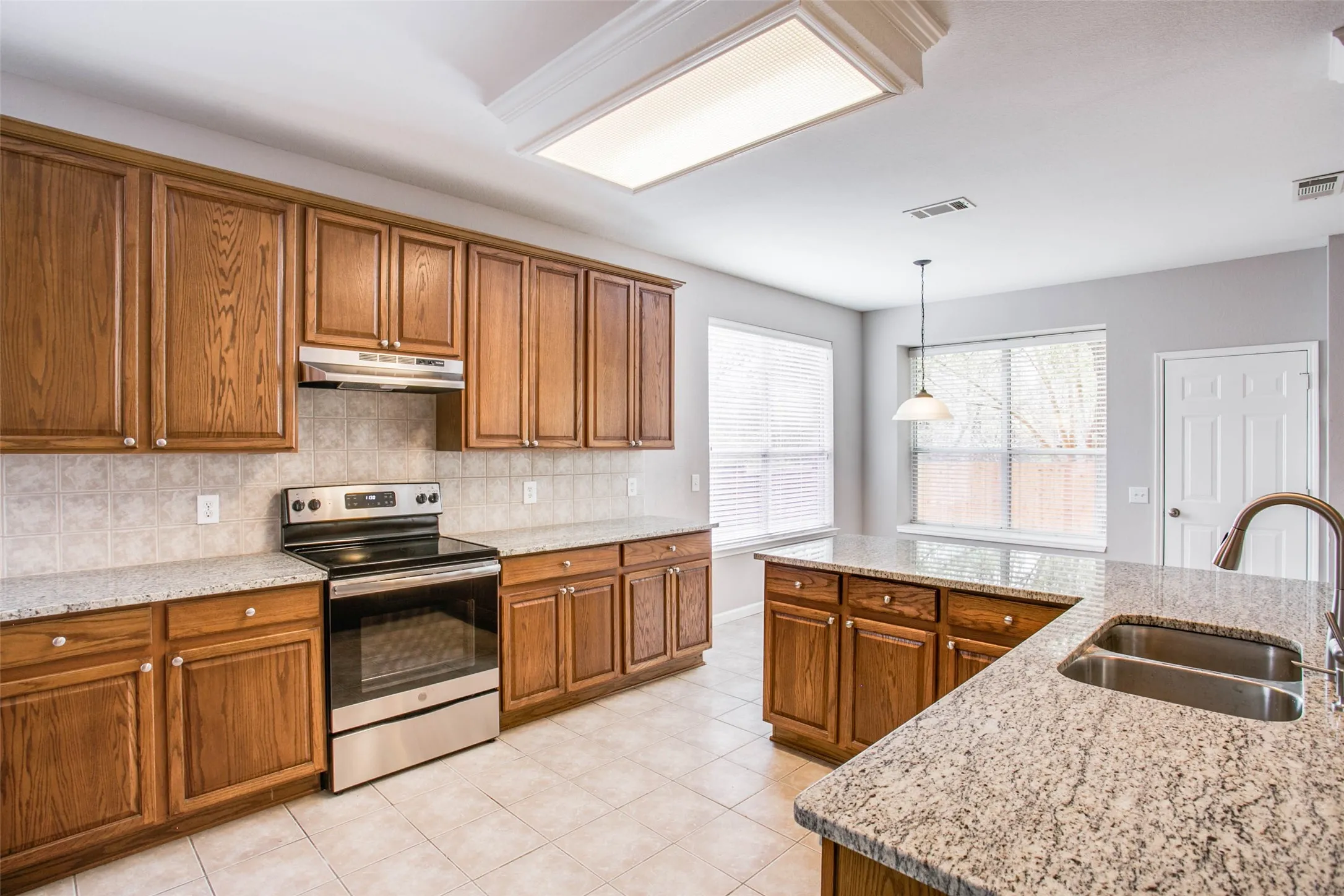 Single Family Residence For Rent in Rockwall County , 449 Sausalito Drive, Rockwall, Texas 75087, 5 Bedroom, 3 Bathroom, 2 Garage spaces, 3,036 Sqft, built in 2003, mls#21263291, Real Estate Agent in Rockwall, Homes For Rent in Rockwall county, Homes For Rent in Rockwall, Realtor in Rockwall Texas, Real Estate Brokerage Independent Realty Texas, Luminita Cordes Realtor