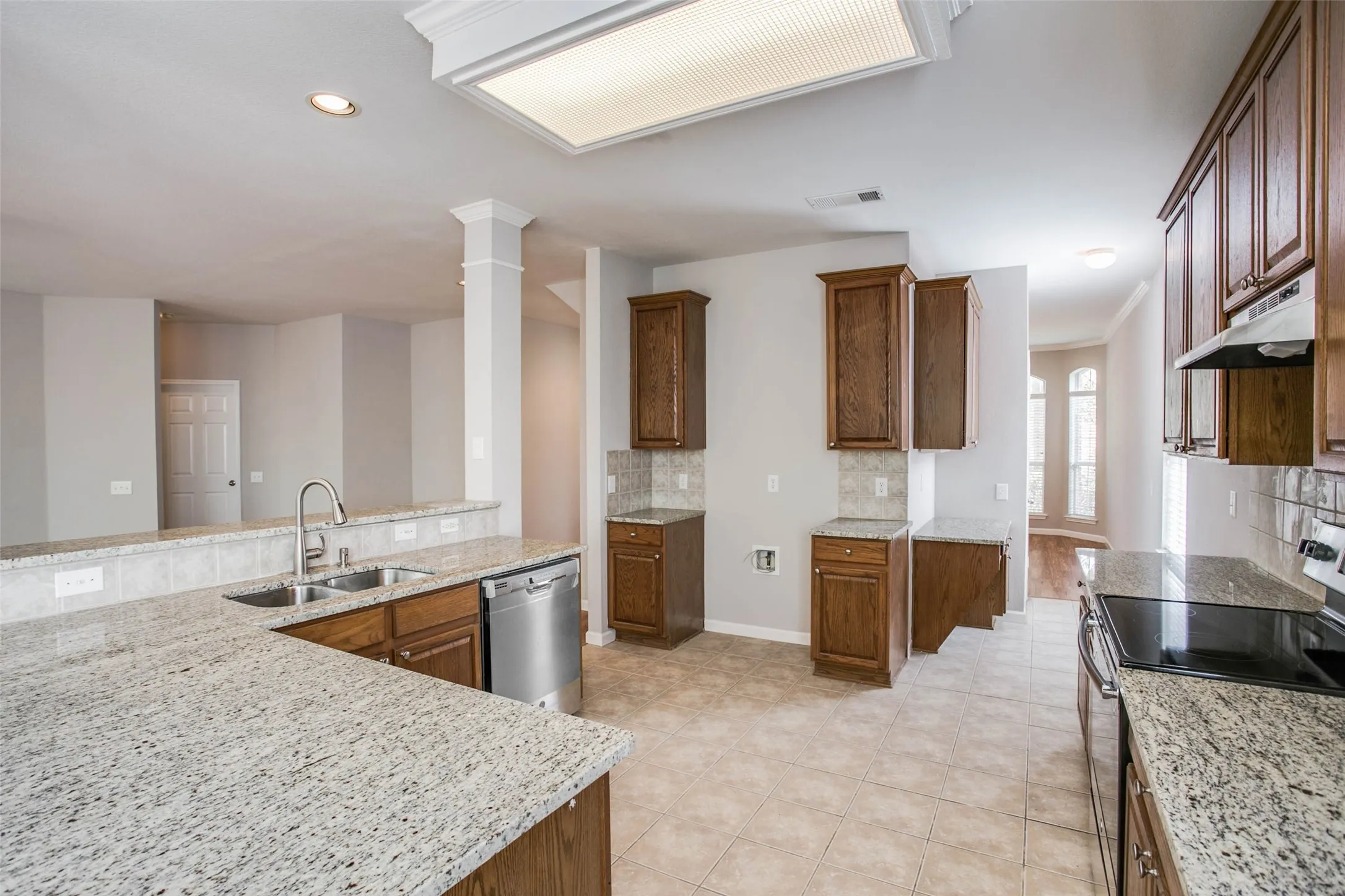 Single Family Residence For Rent in Rockwall County , 449 Sausalito Drive, Rockwall, Texas 75087, 5 Bedroom, 3 Bathroom, 2 Garage spaces, 3,036 Sqft, built in 2003, mls#21263291, Real Estate Agent in Rockwall, Homes For Rent in Rockwall county, Homes For Rent in Rockwall, Realtor in Rockwall Texas, Real Estate Brokerage Independent Realty Texas, Luminita Cordes Realtor