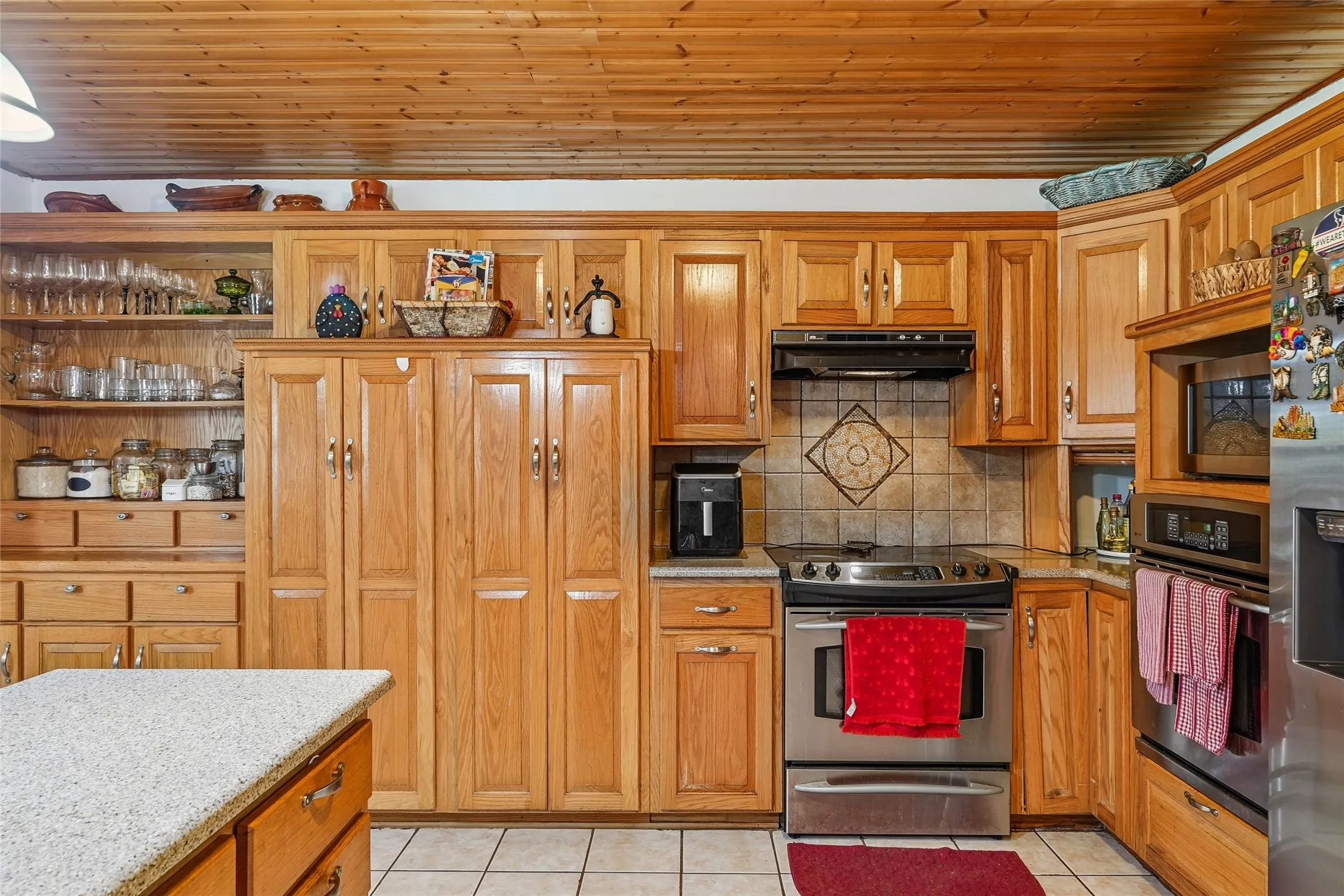 Single Family Residence For Sale in Ellis County , 211 Ashford Lane, Midlothian, Texas 76065, 3 Bedrooms, 2 Bathrooms, 2 Garage spaces, 2,165 Sqft, built in 1997, Price $408,000, mls#21256500, Real Estate Agent in Midlothian, Homes For Sale in Ellis county, Homes For Sale in Midlothian, Realtor in Midlothian Texas, Real Estate Brokerage Independent Realty Texas, Luminita Cordes Realtor